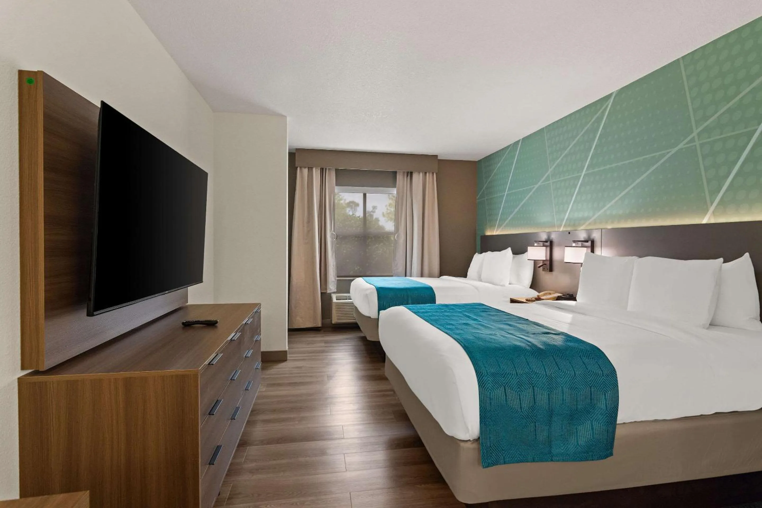 Bedroom, Bed in Comfort Suites Vero Beach I-95