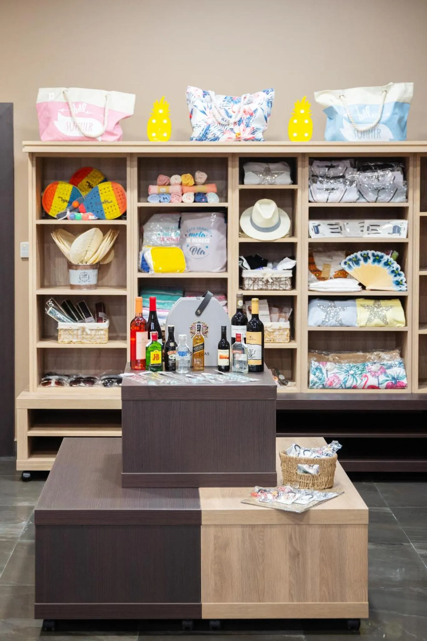 On-site shops in Hotel Admiral San Roque