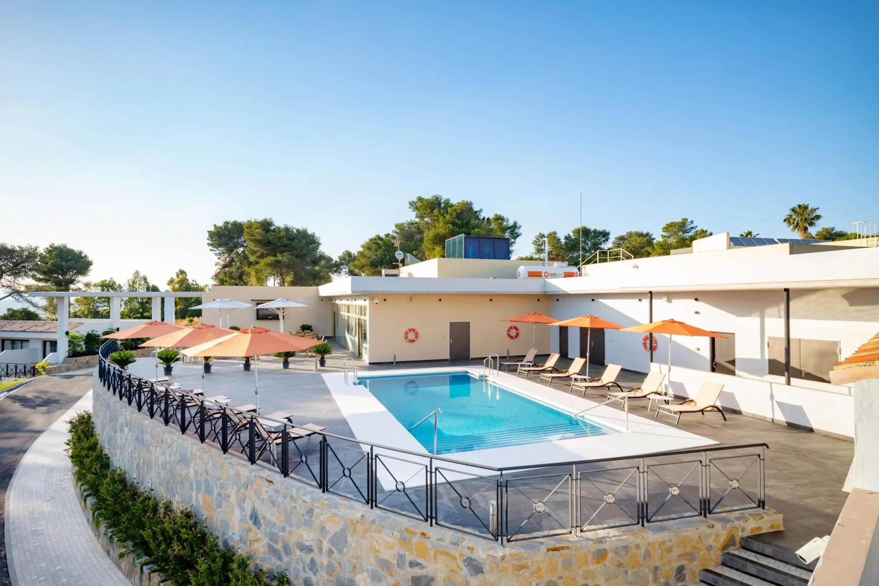 Swimming pool in Hotel Admiral San Roque Swimming pool in Hotel Admiral San Roque
