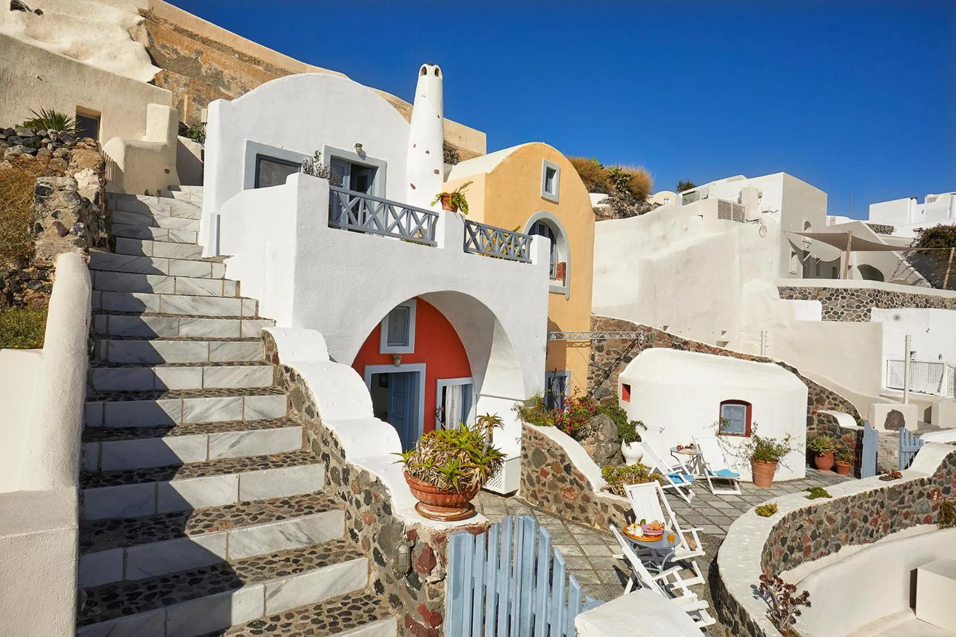 Lava Oia's