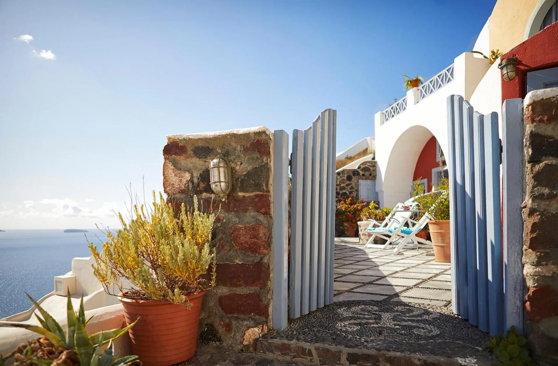 Lava Oia's