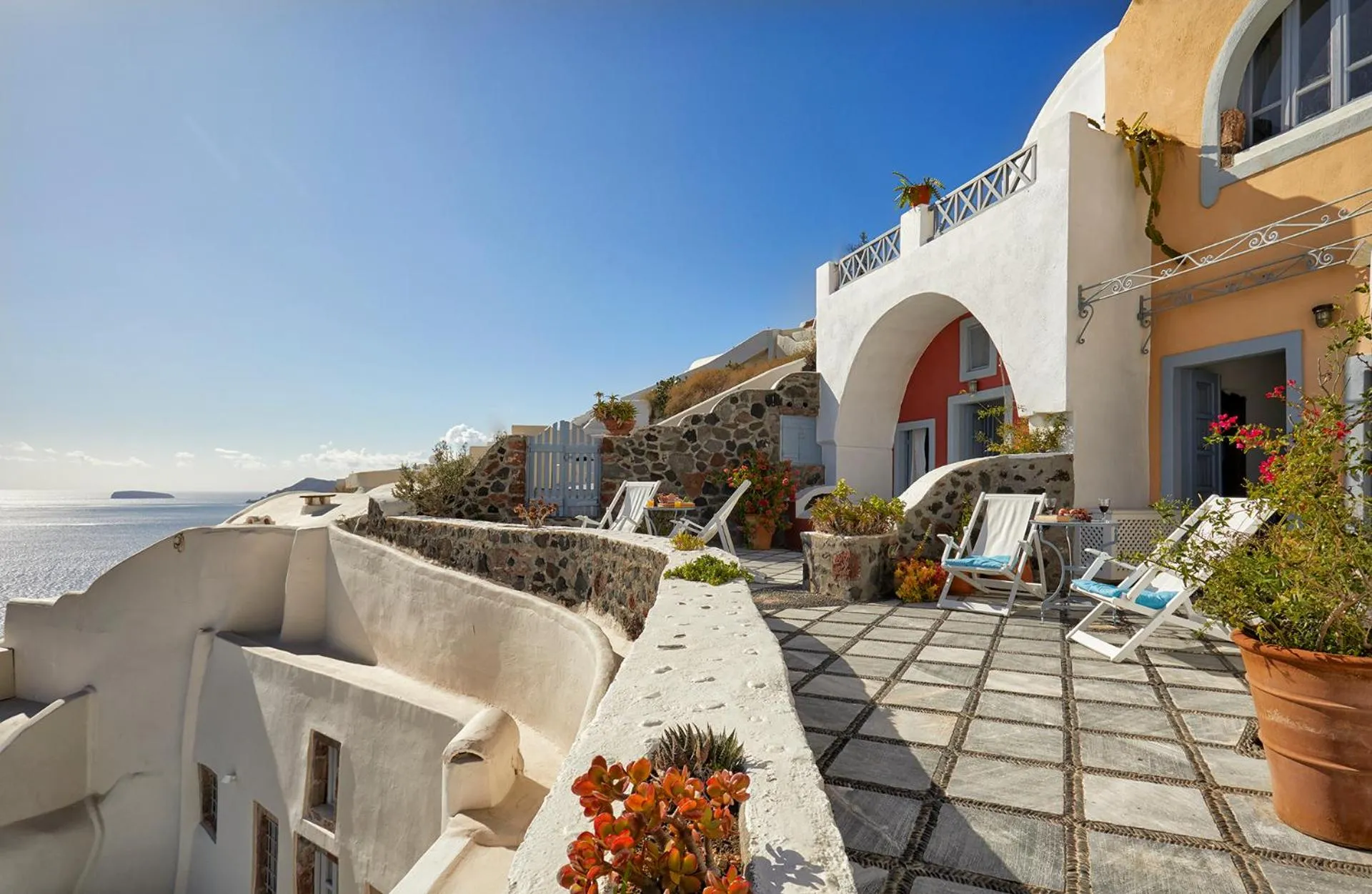 Lava Oia's