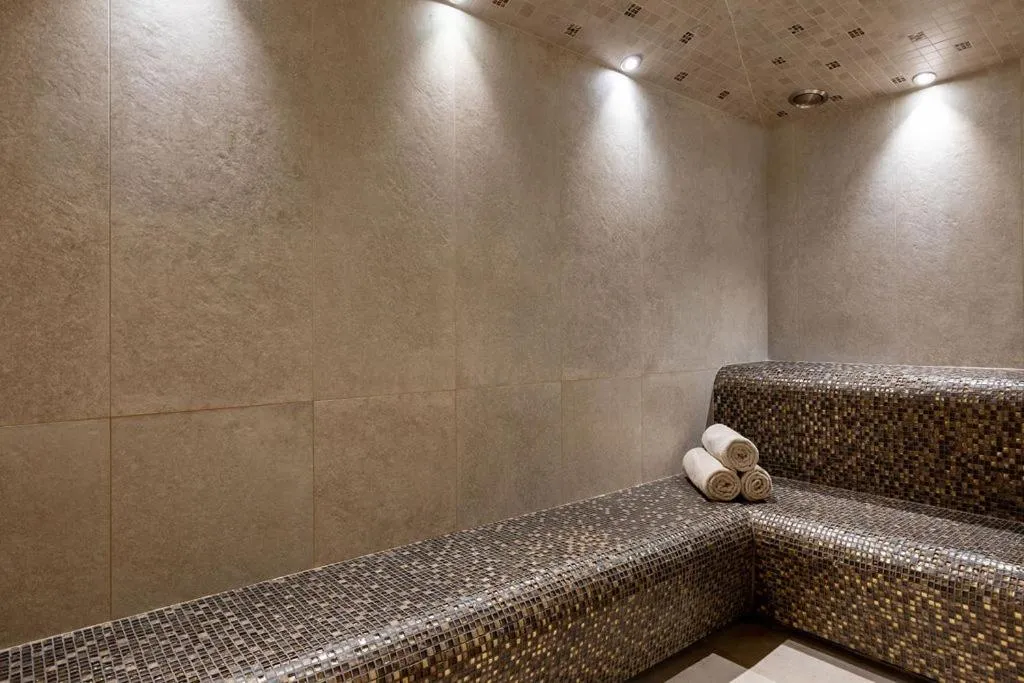 Spa and wellness centre/facilities in Best Western Hotel & SPA Coeur De Cassis