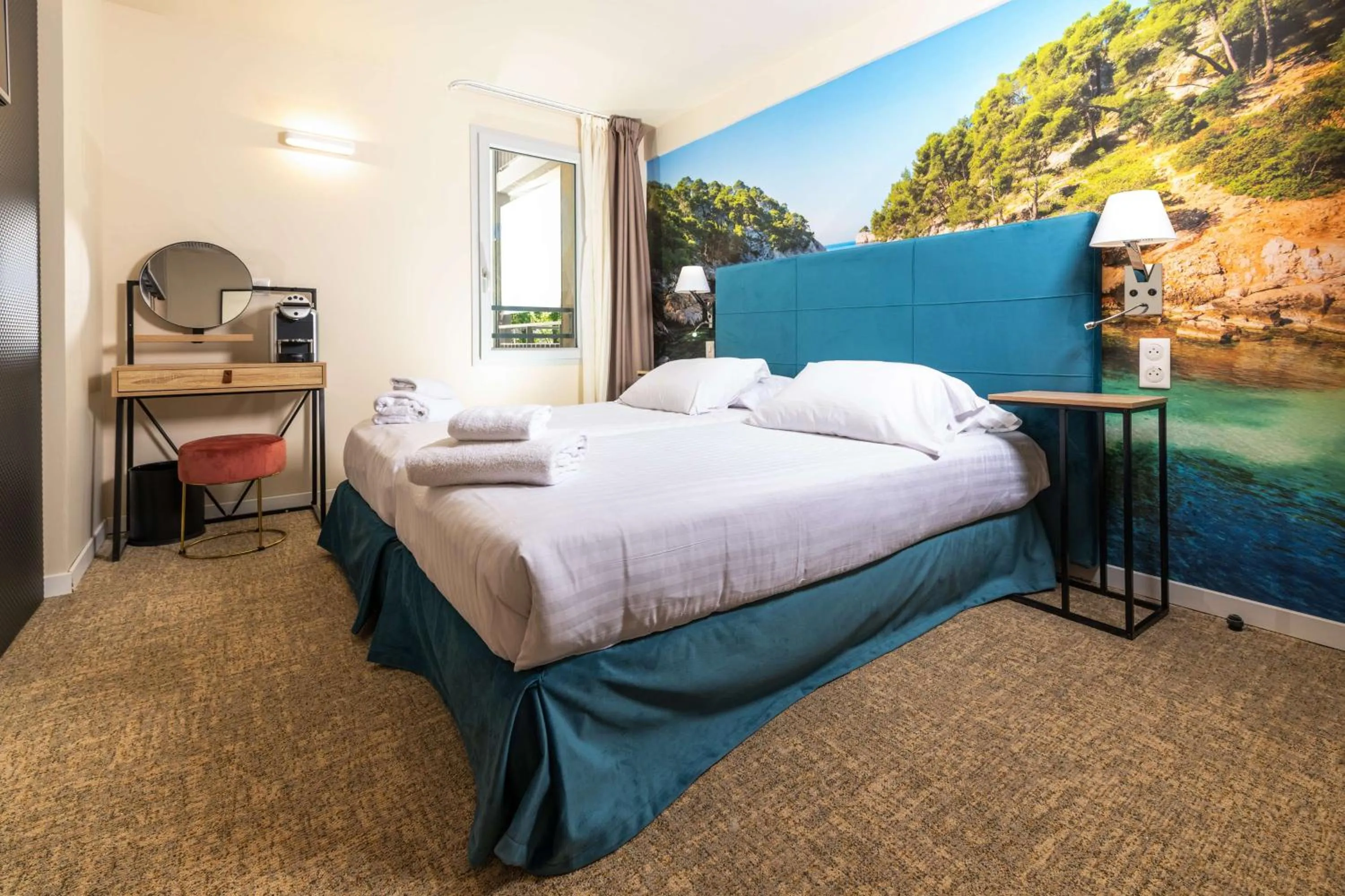 Bedroom, Bed in Best Western Hotel & SPA Coeur De Cassis