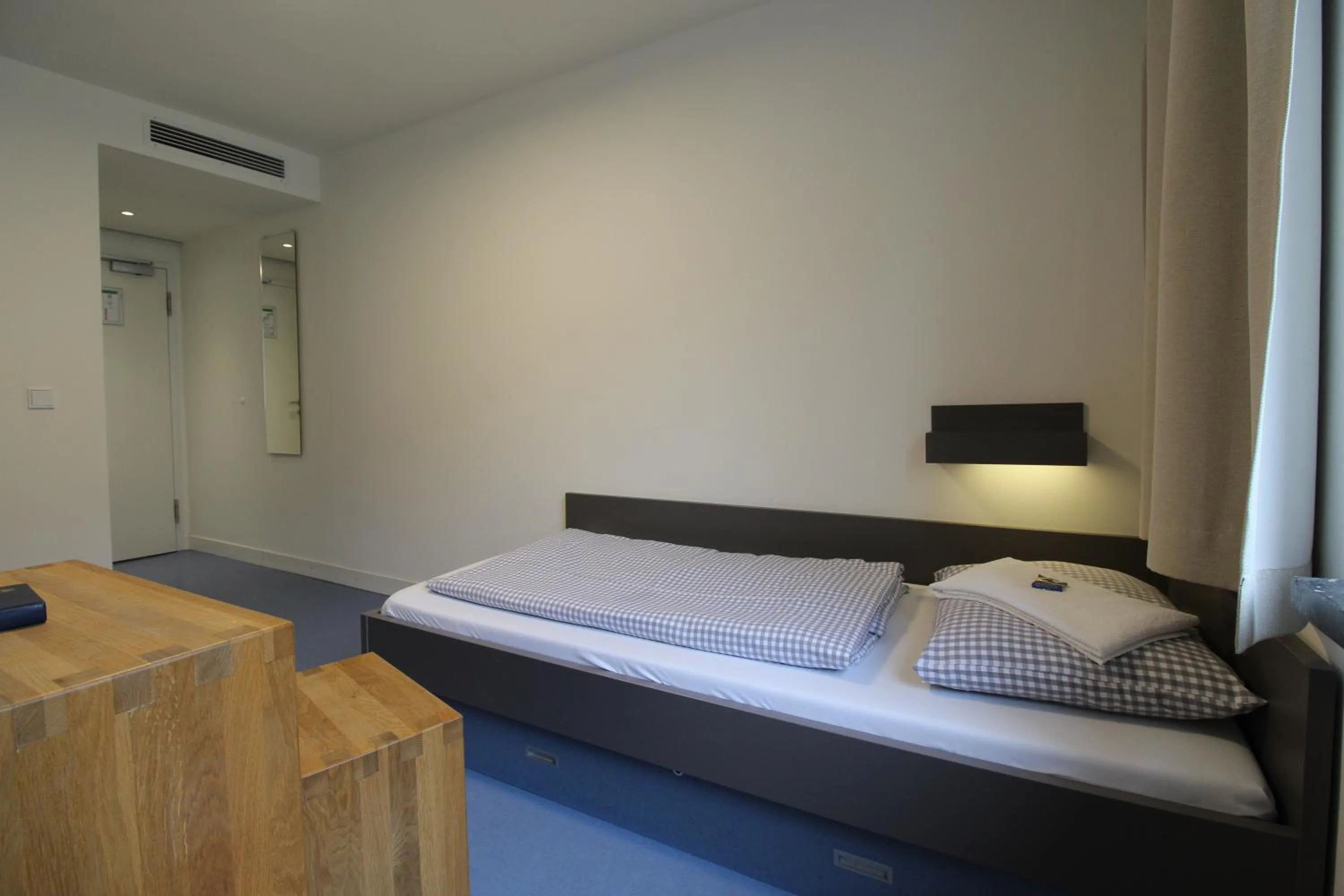 Photo of the whole room, Bed in CVJM Jugendhotel München