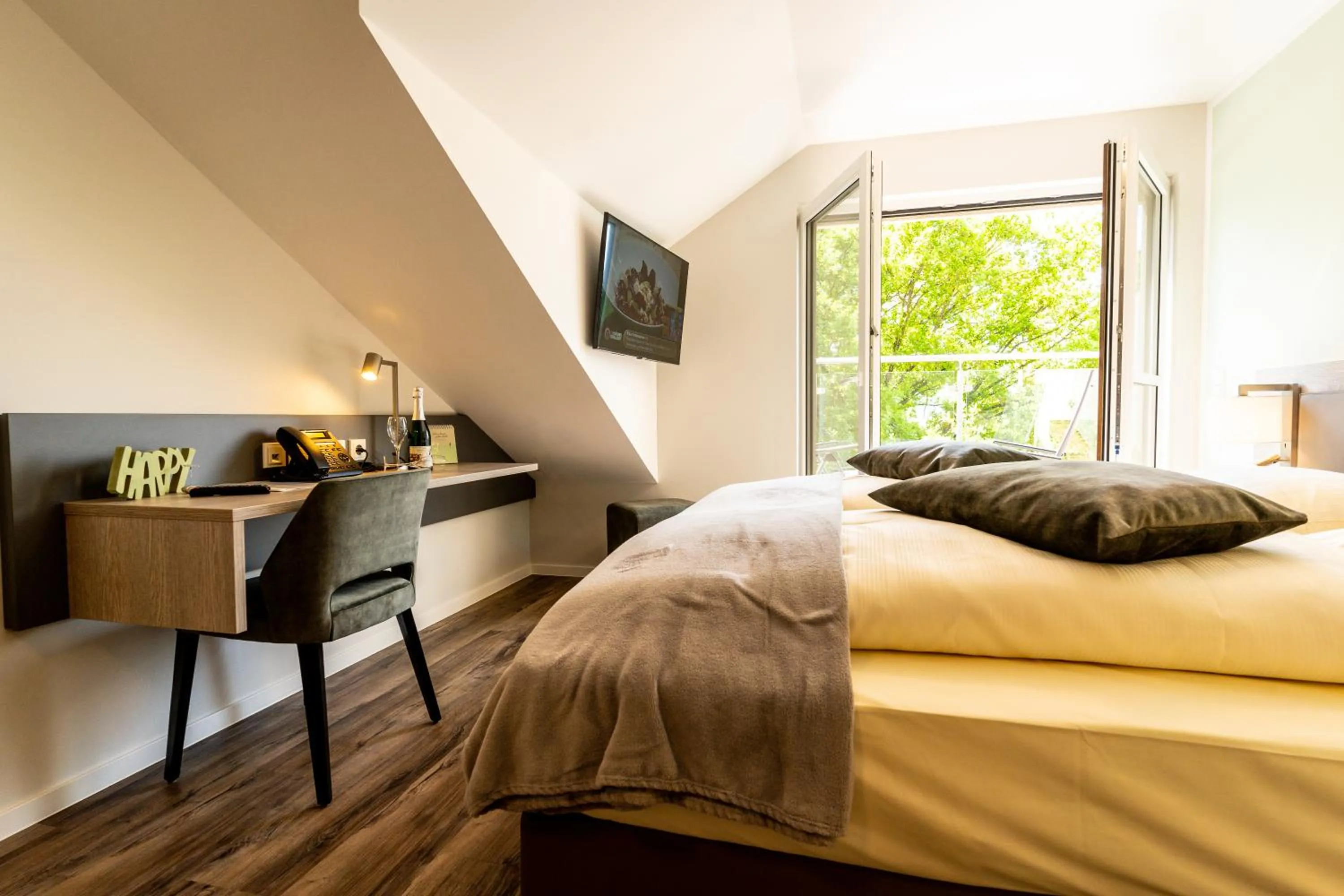 Bedroom, Bed in Hotel Landhaus Silbertanne
