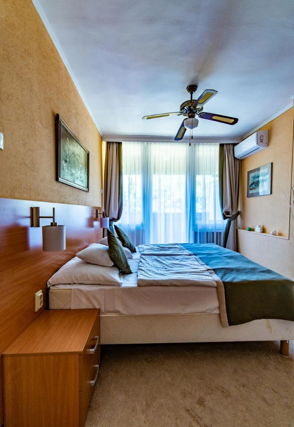 Photo of the whole room, Bed in Hotel Jogar