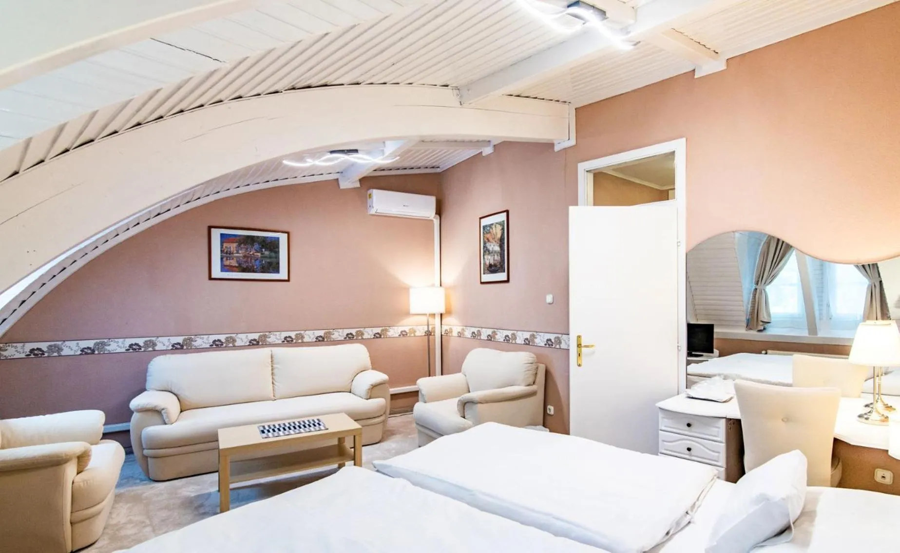 Photo of the whole room, Bed in Hotel Jogar