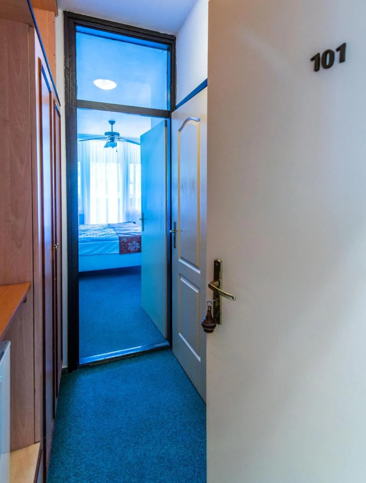 Photo of the whole room in Hotel Jogar