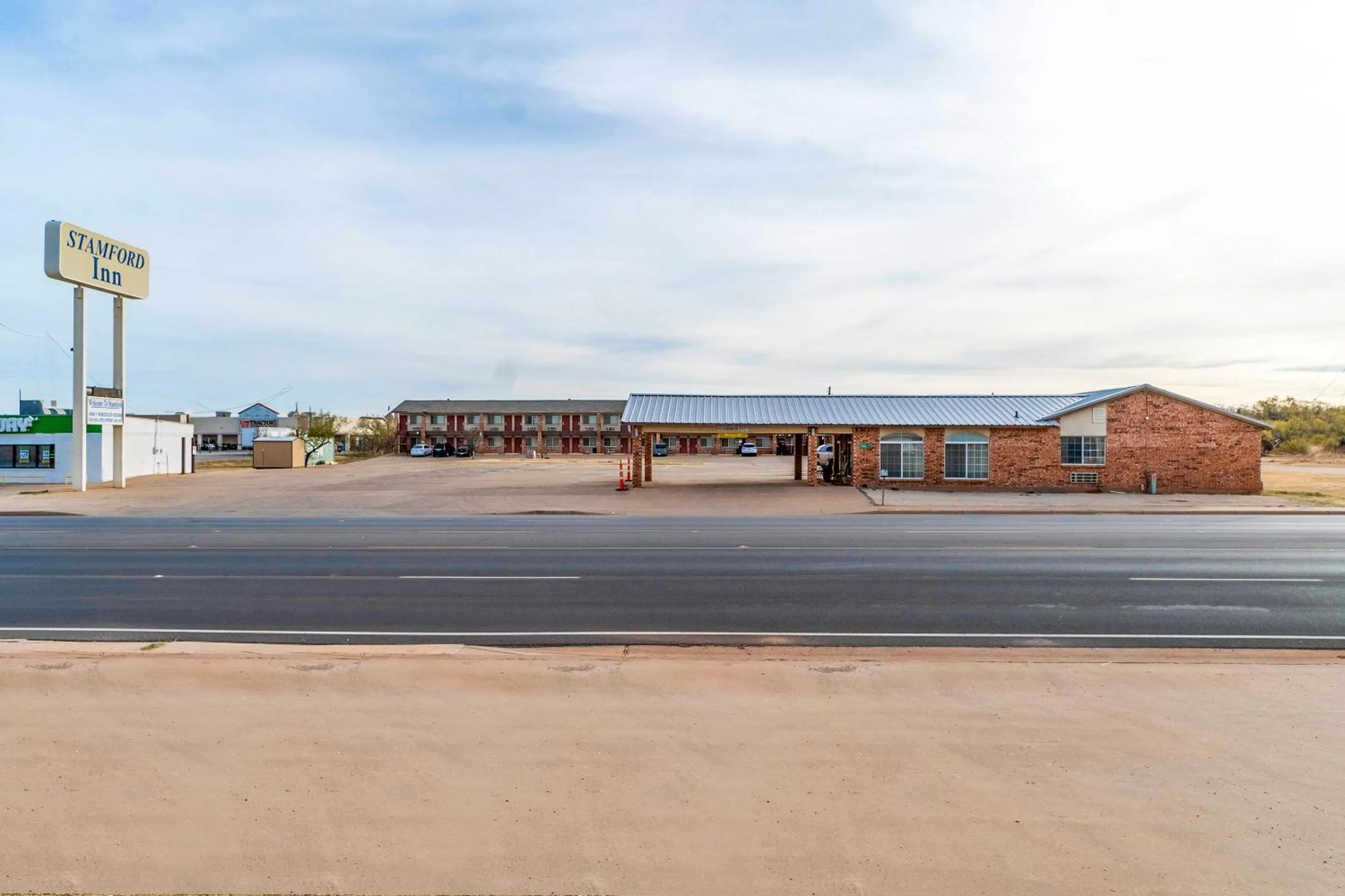 Facade/entrance in Stamford Inn By OYO