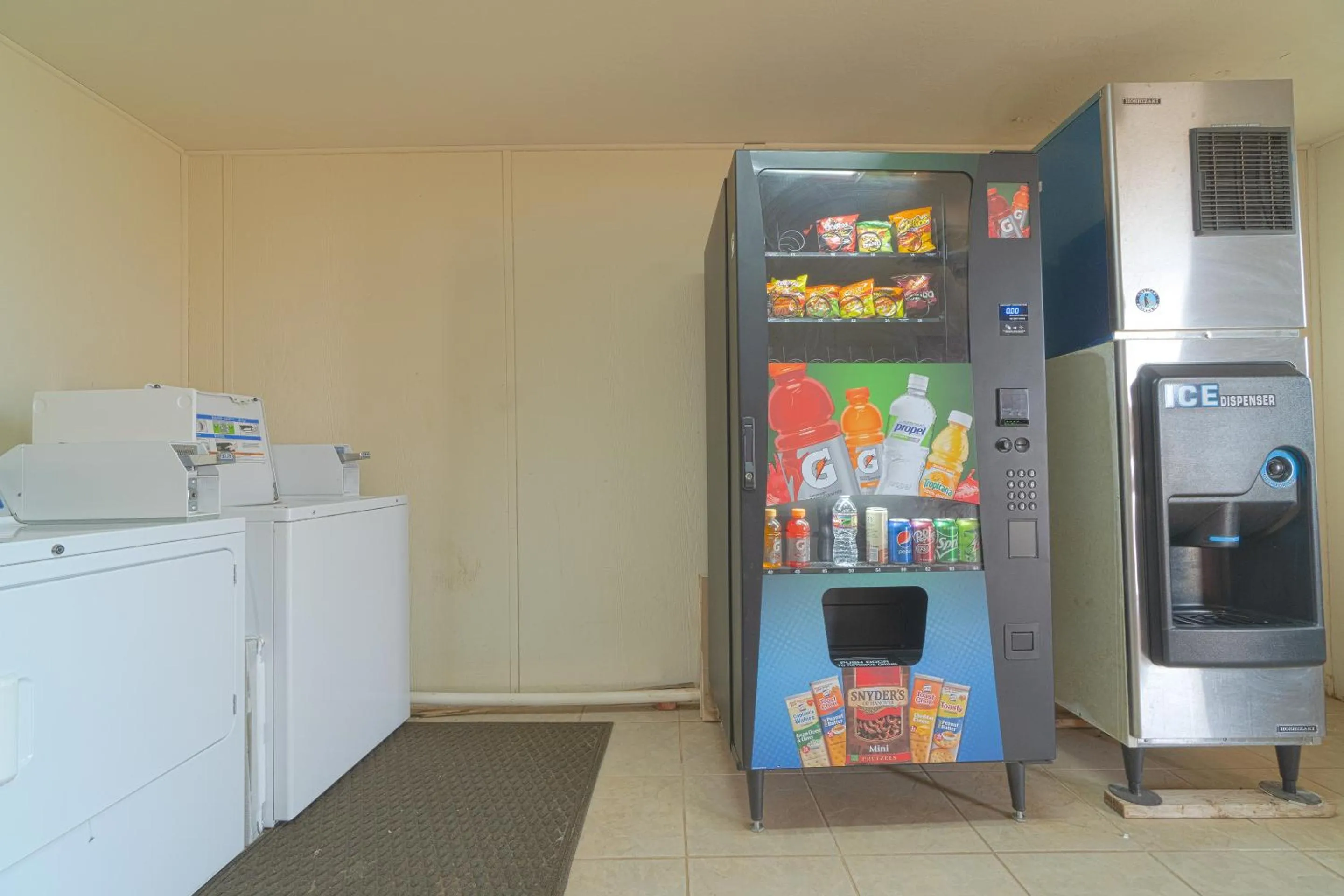 vending machine in Stamford Inn By OYO