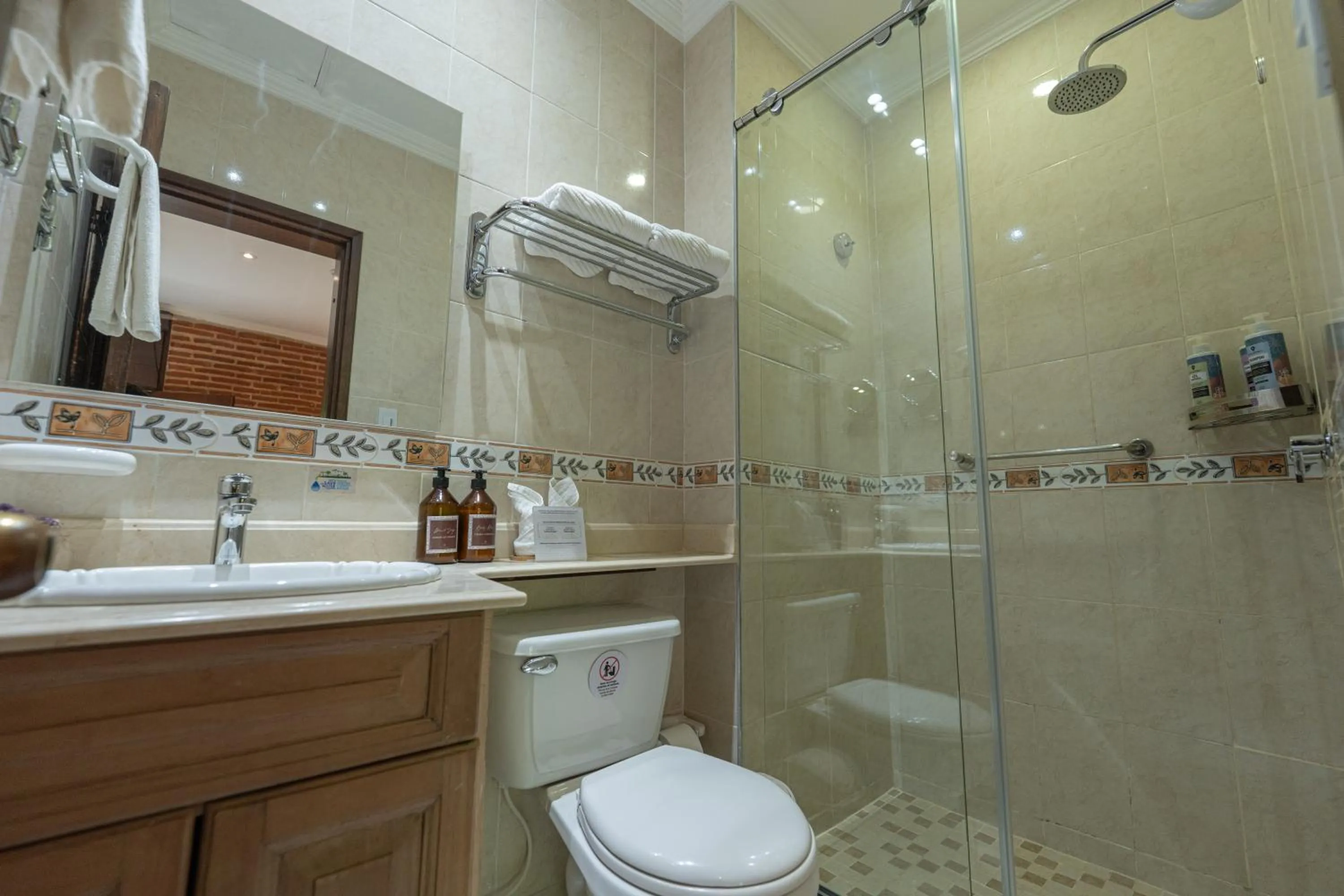 Shower in Hotel Casa La Fe