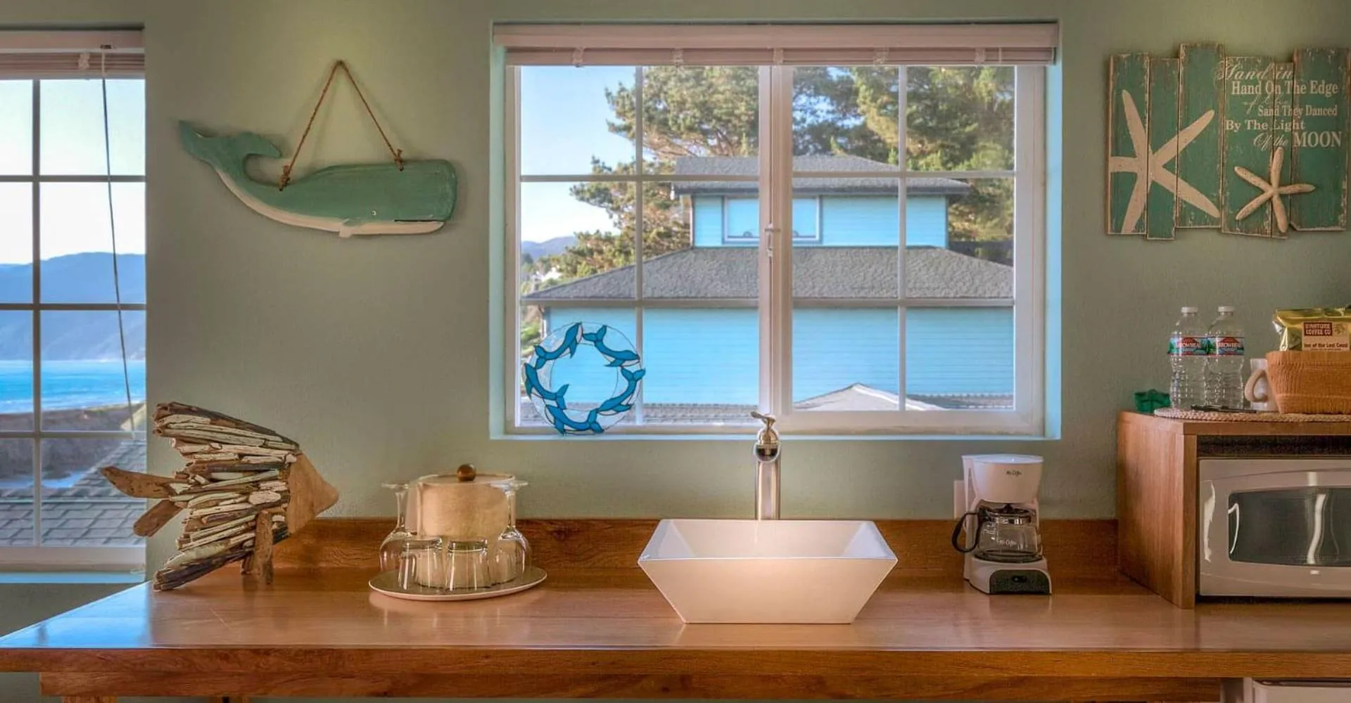 Coffee/tea facilities in Inn of the Lost Coast