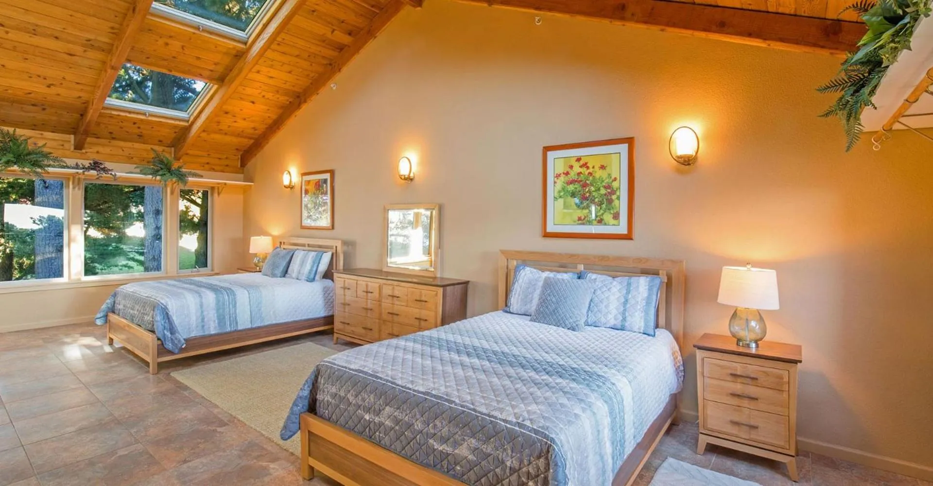 Bed in Inn of the Lost Coast