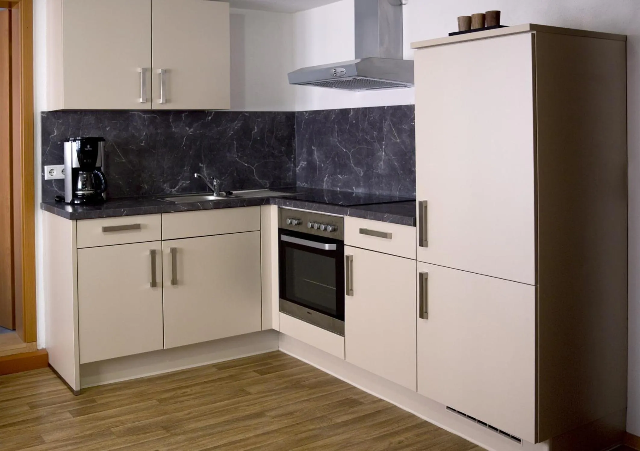 Kitchen or kitchenette in Hotel Garni Goldene Traube