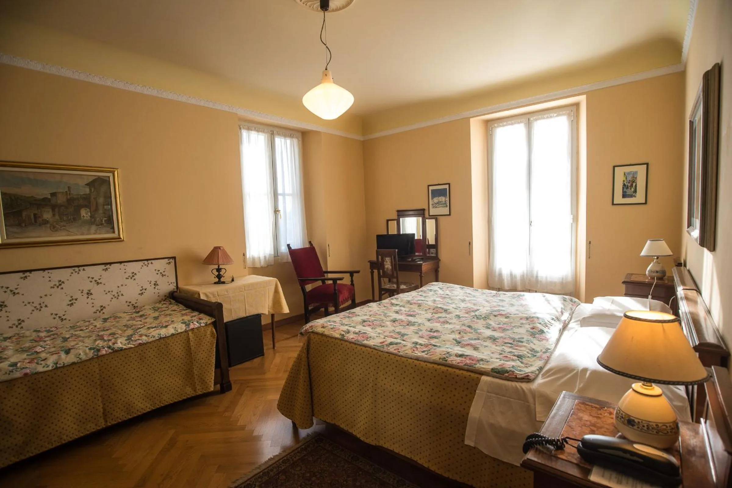 Bathroom, Bed in Hotel Olivedo