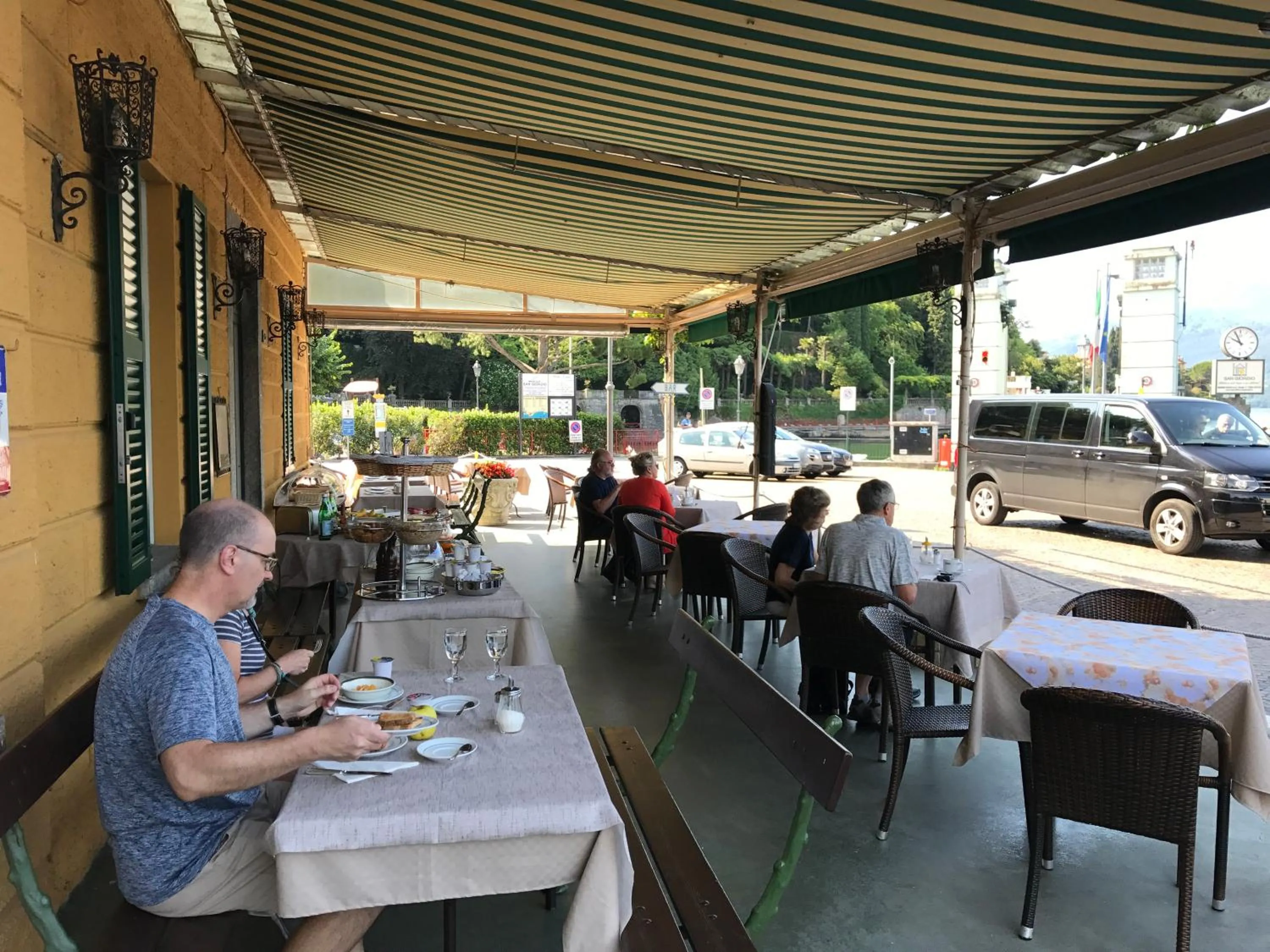 Continental breakfast in Hotel Olivedo