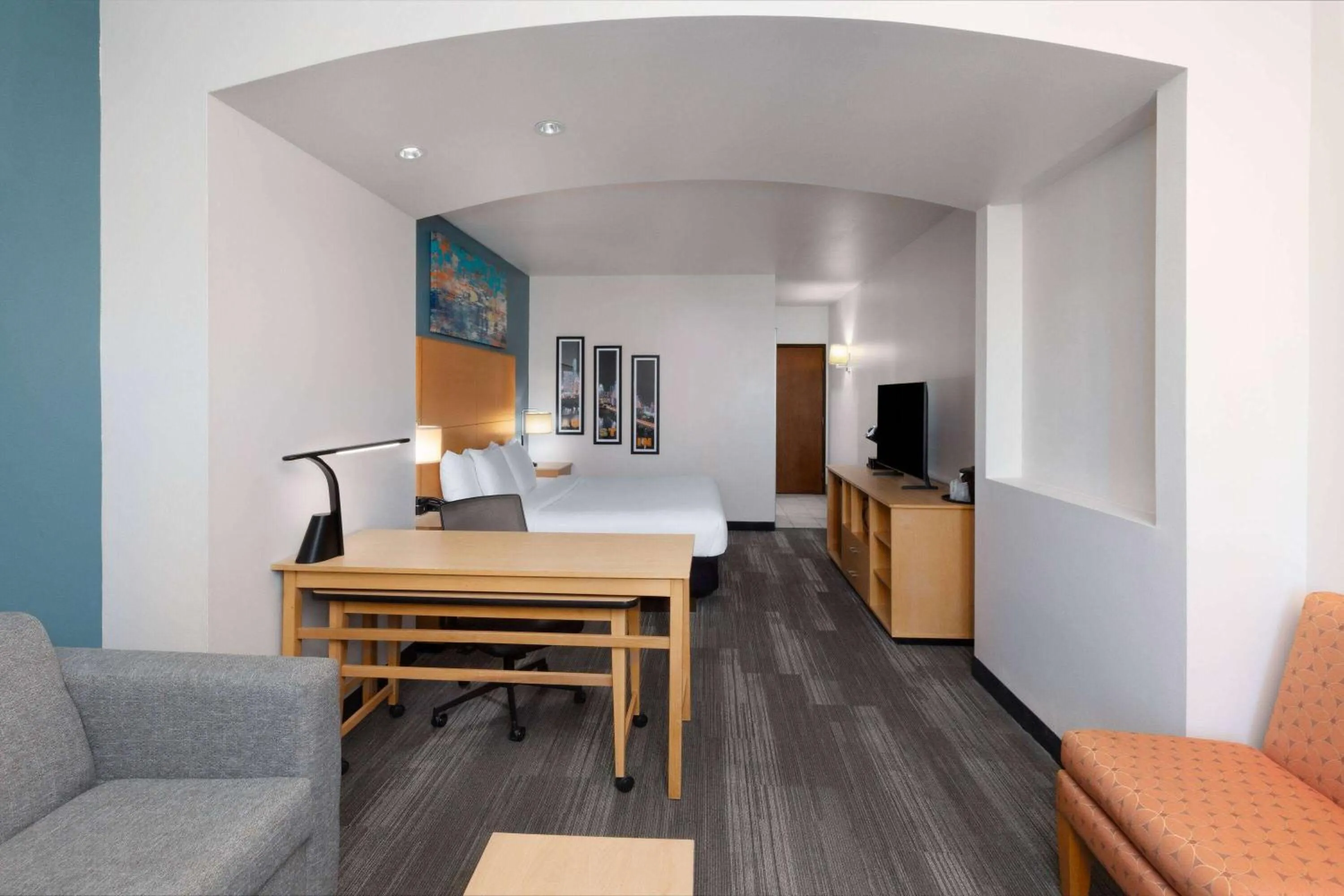 Photo of the whole room in La Quinta by Wyndham Austin NW/Lakeline Mall