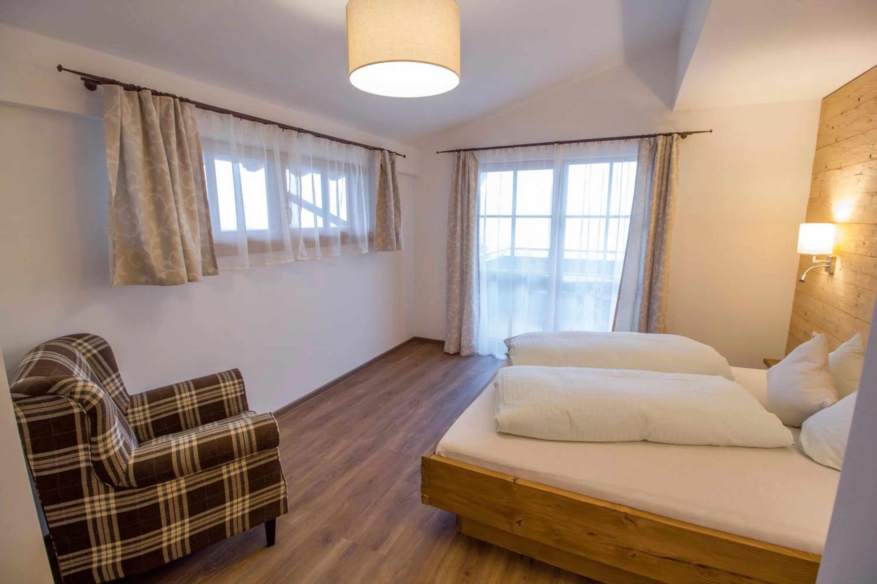 Seating area, Bed in Pension Tannenhof