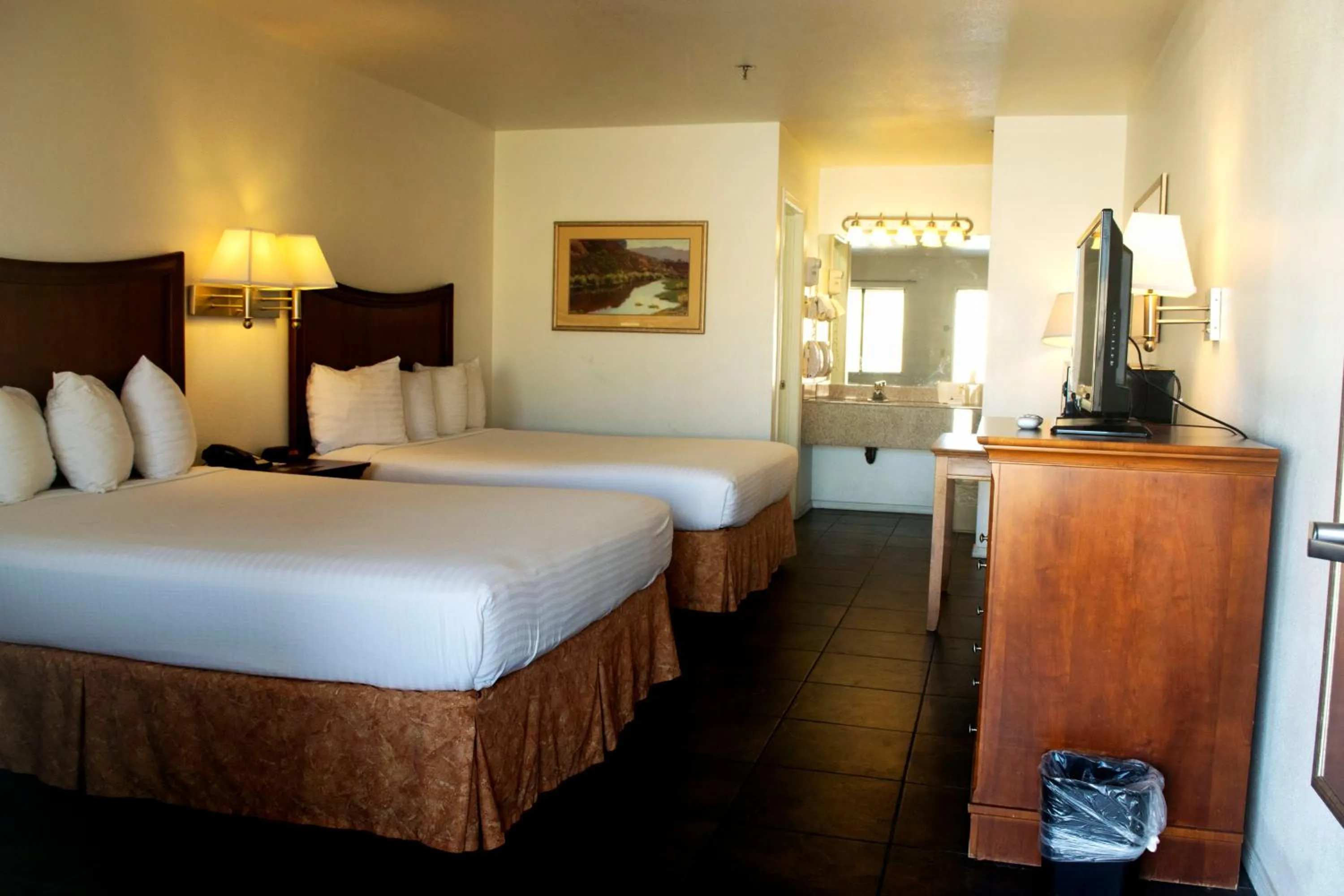 Bed in Rio Del Sol Inn Needles