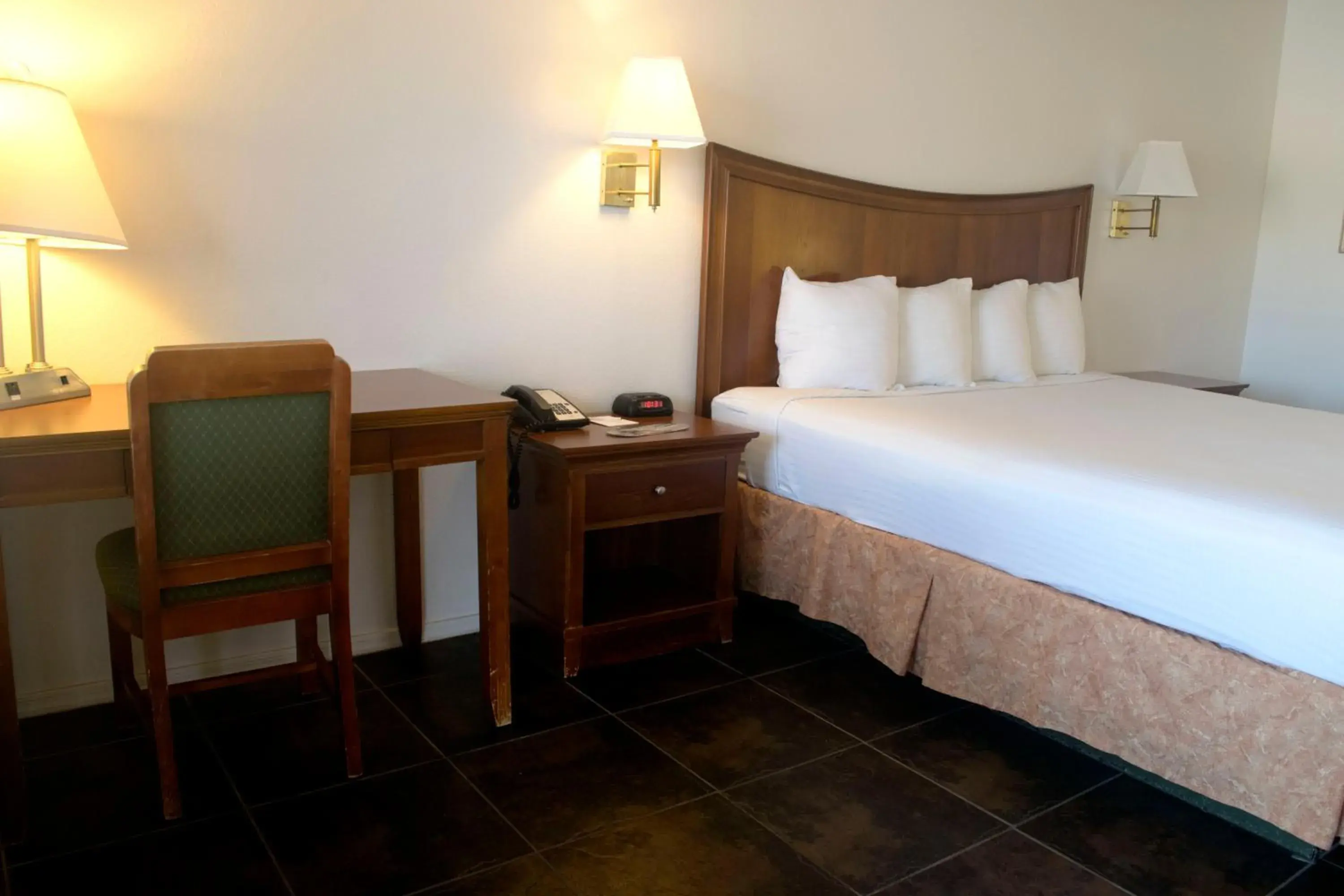 Bed in Rio Del Sol Inn Needles Bed in Rio Del Sol Inn Needles