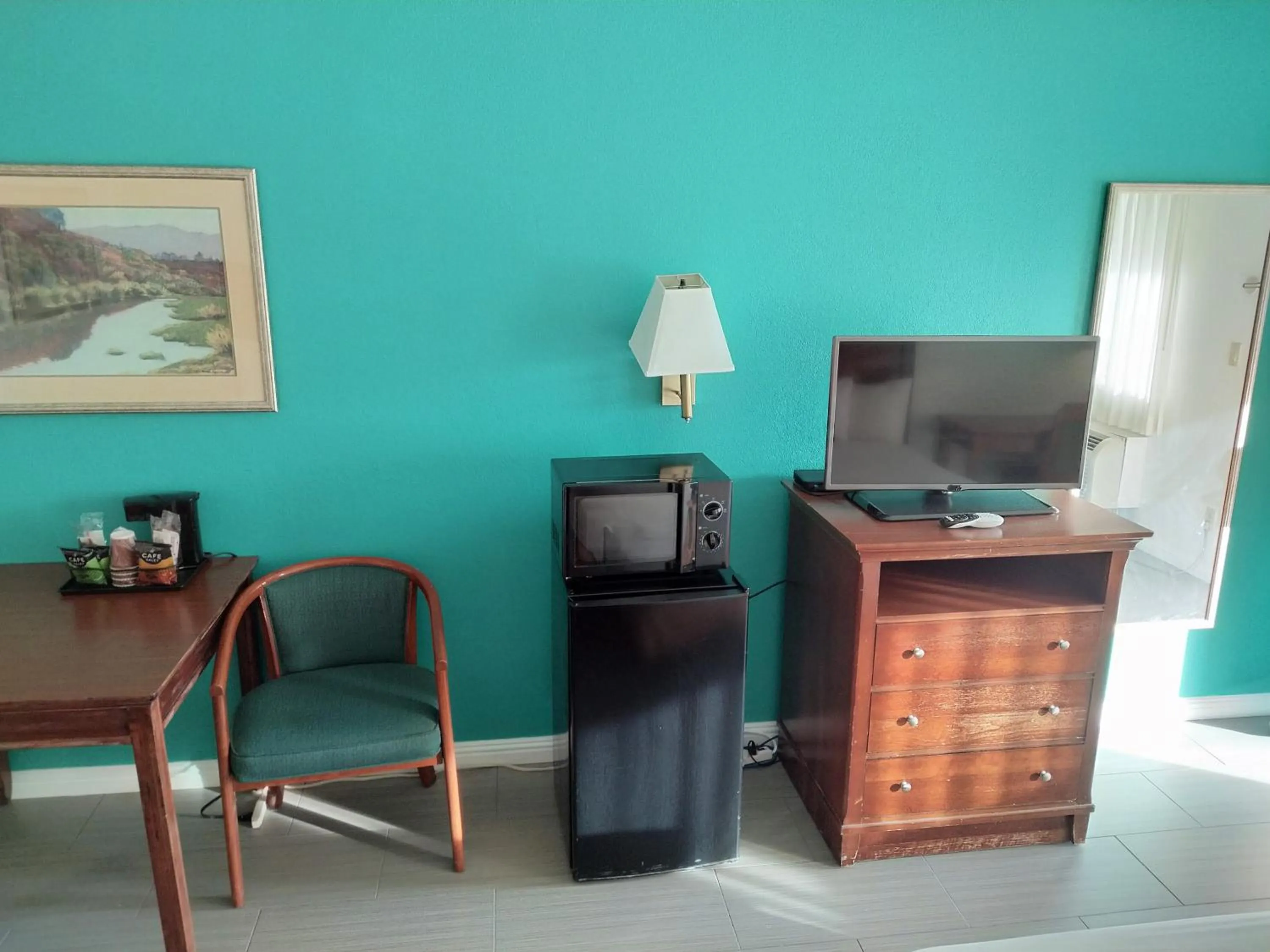 TV and multimedia in Rio Del Sol Inn Needles