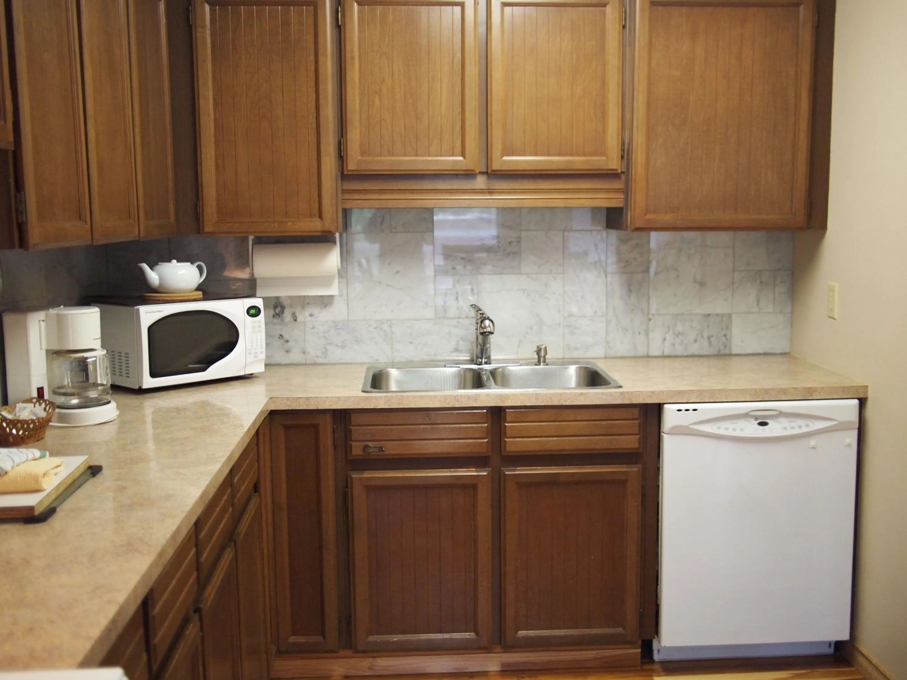 Kitchen or kitchenette in Whale's Tail Guest Suites