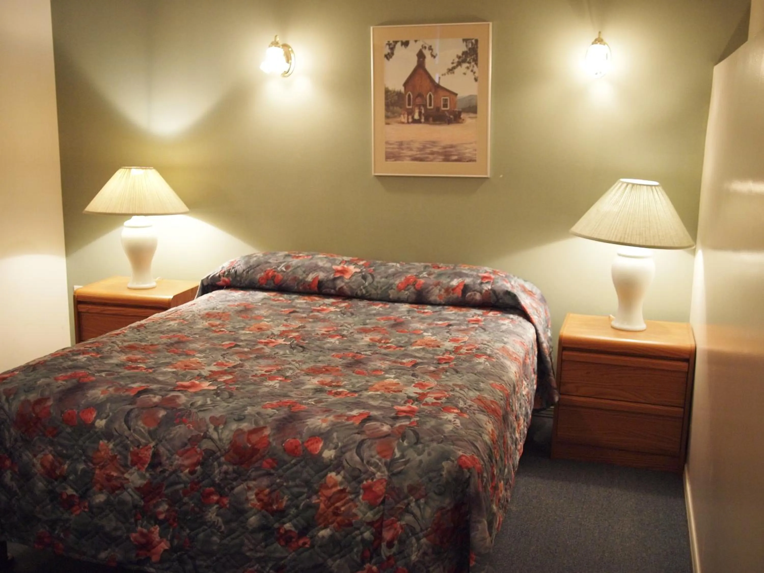 Bedroom, Bed in Whale's Tail Guest Suites