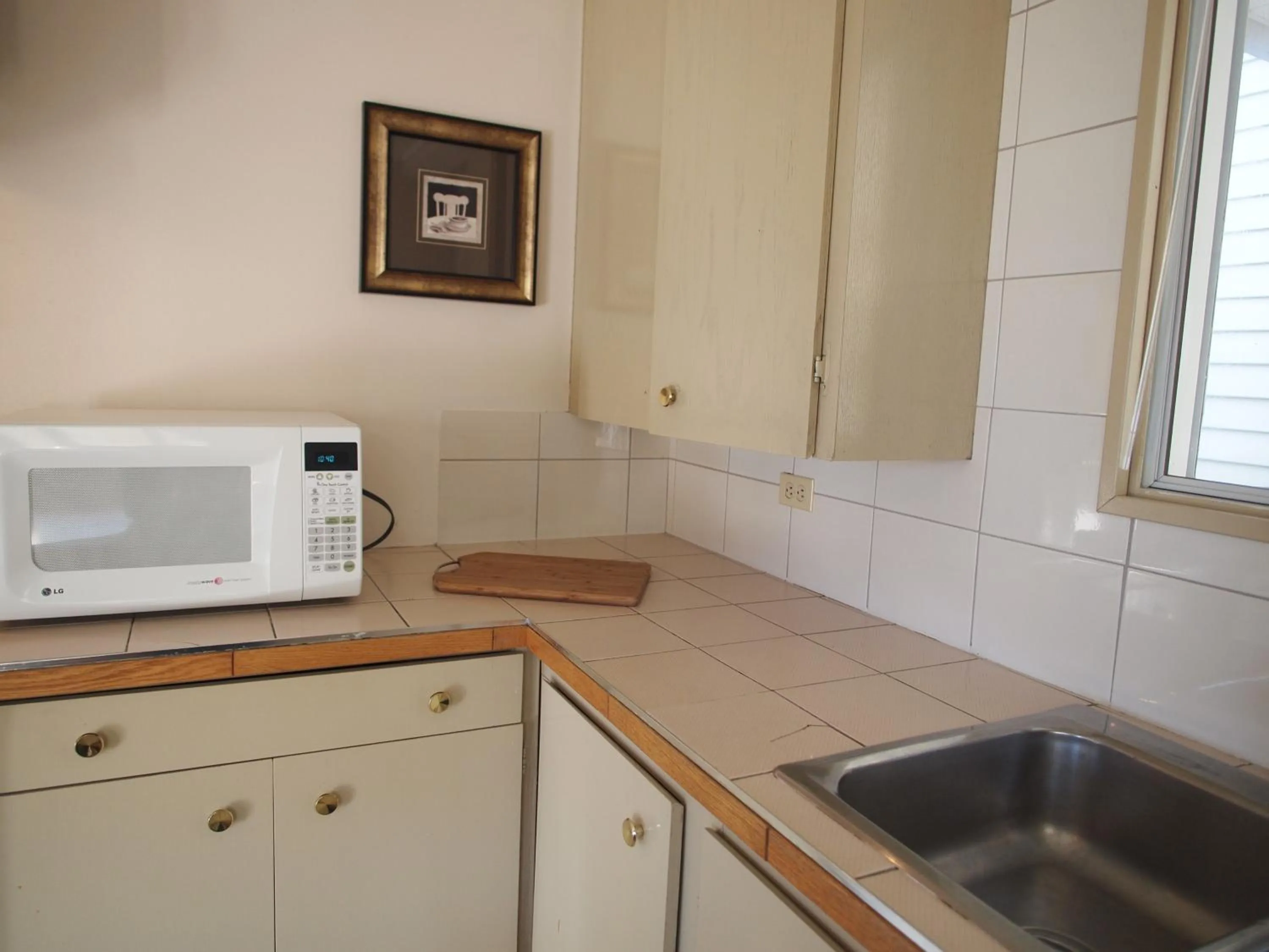 Kitchen or kitchenette in Whale's Tail Guest Suites