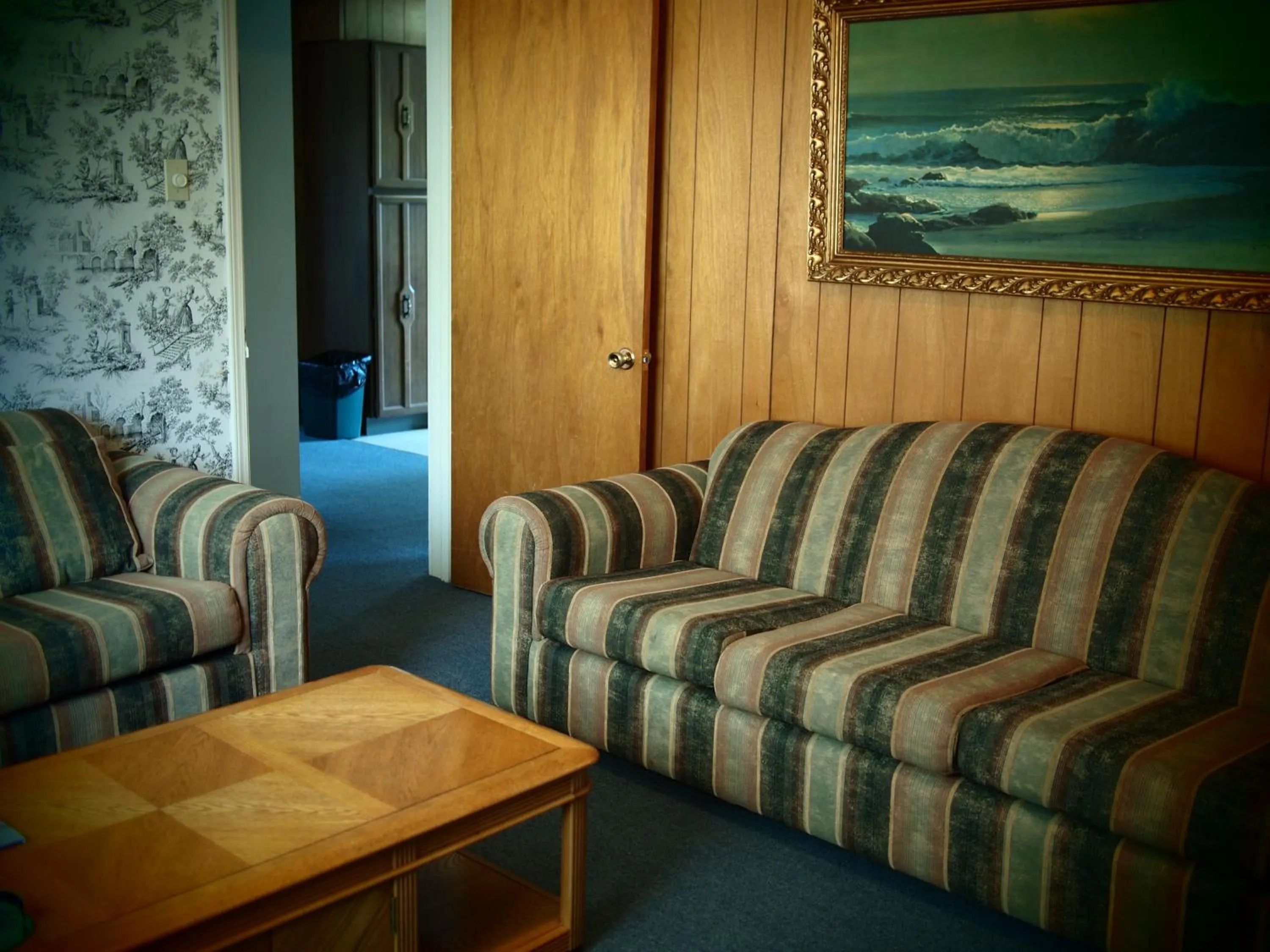 Living room in Whale's Tail Guest Suites