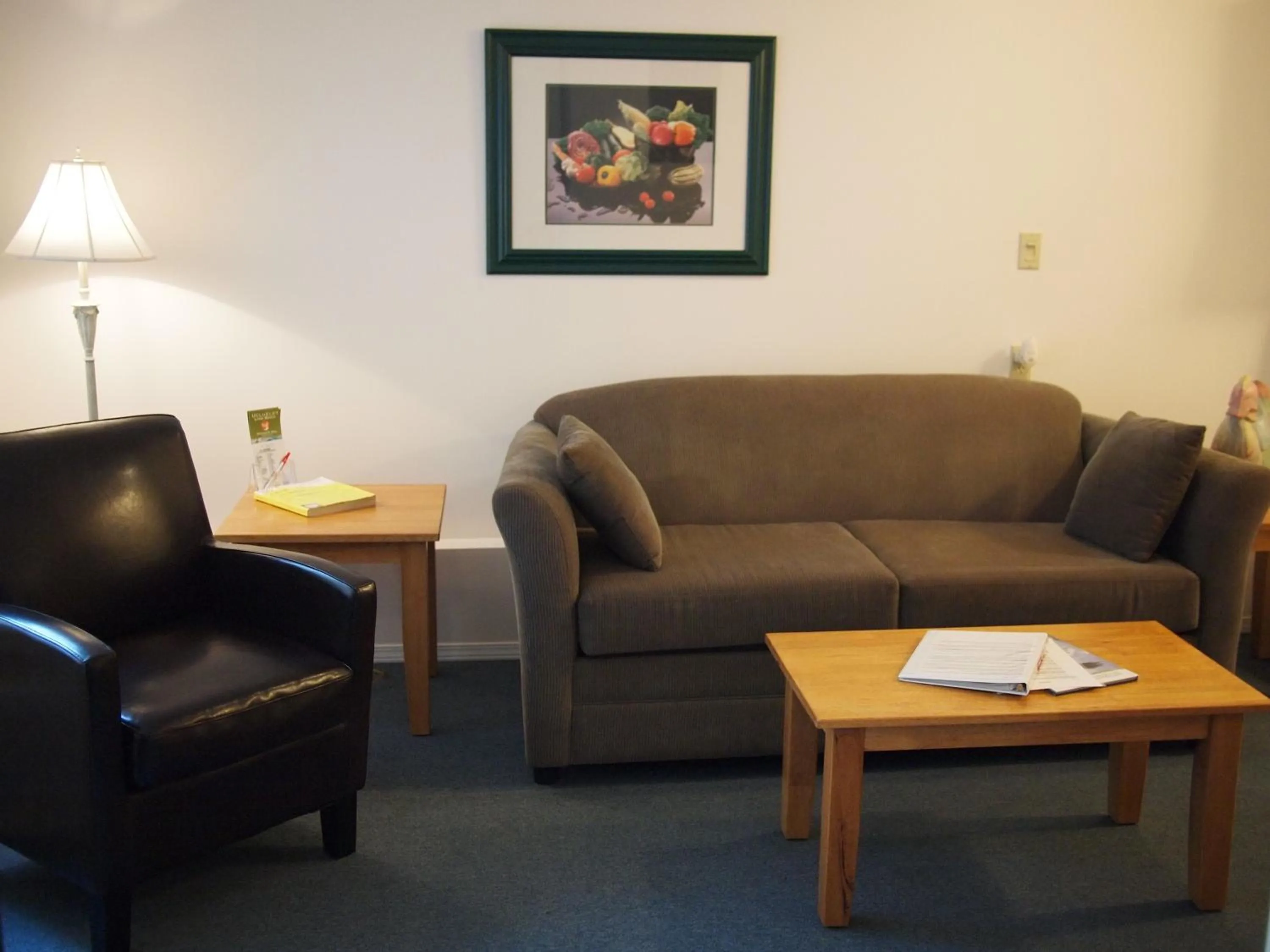 Living room in Whale's Tail Guest Suites