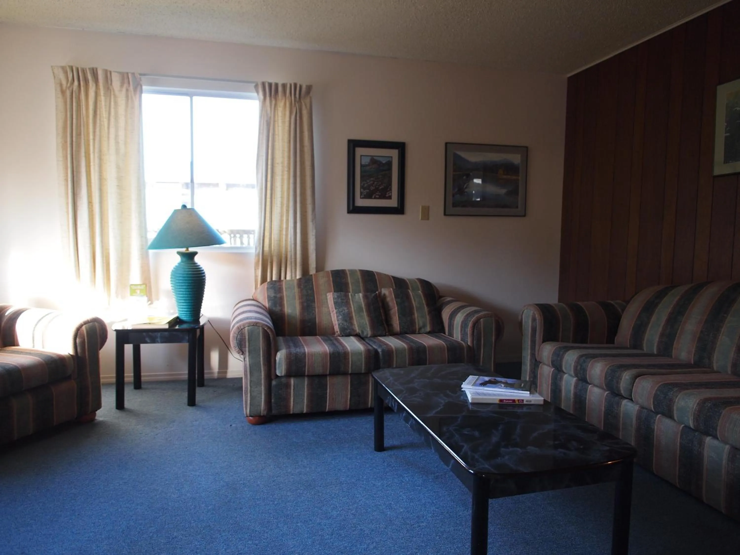 Living room in Whale's Tail Guest Suites
