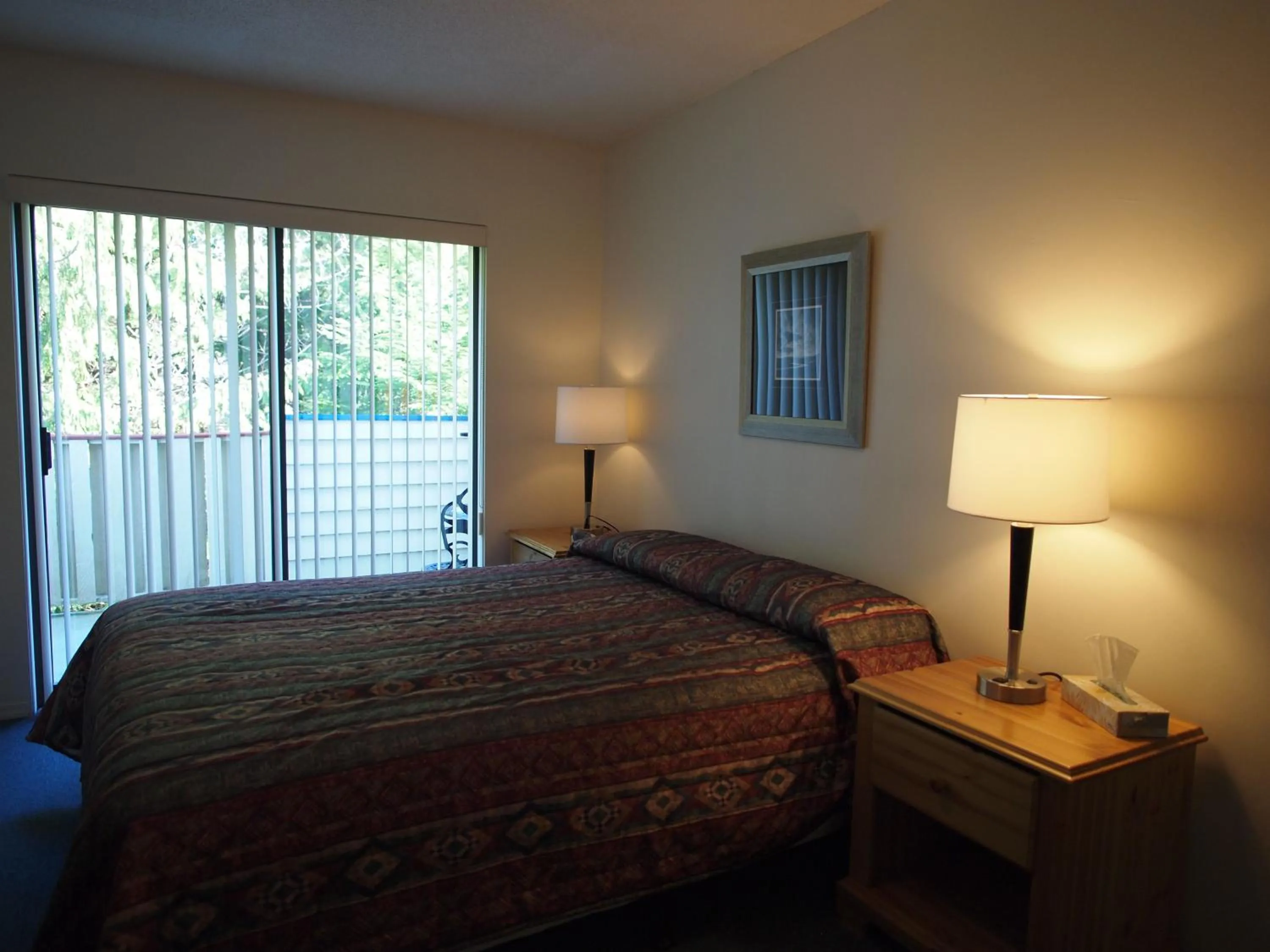 Bedroom, Bed in Whale's Tail Guest Suites