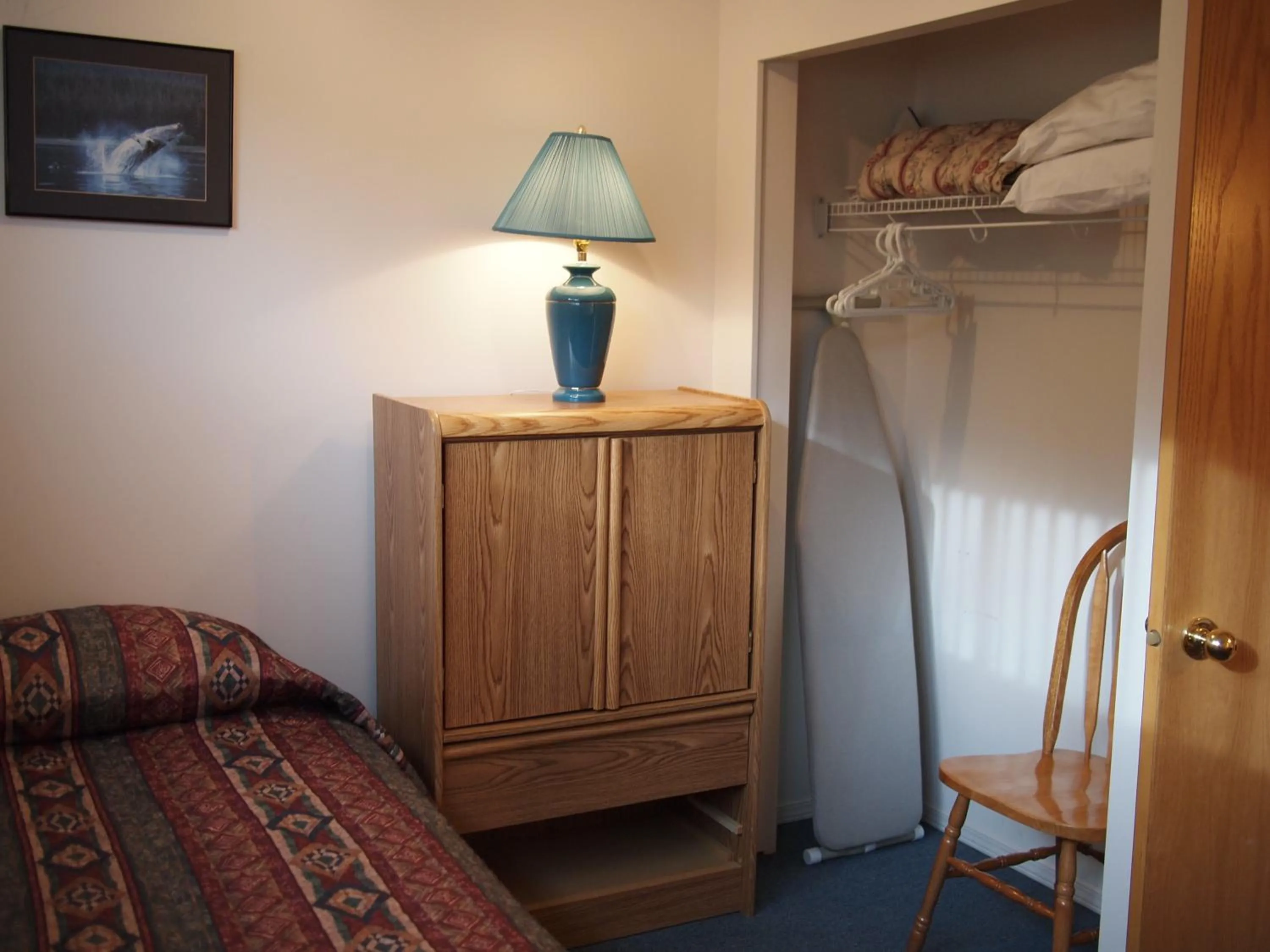 Bedroom, Bed in Whale's Tail Guest Suites