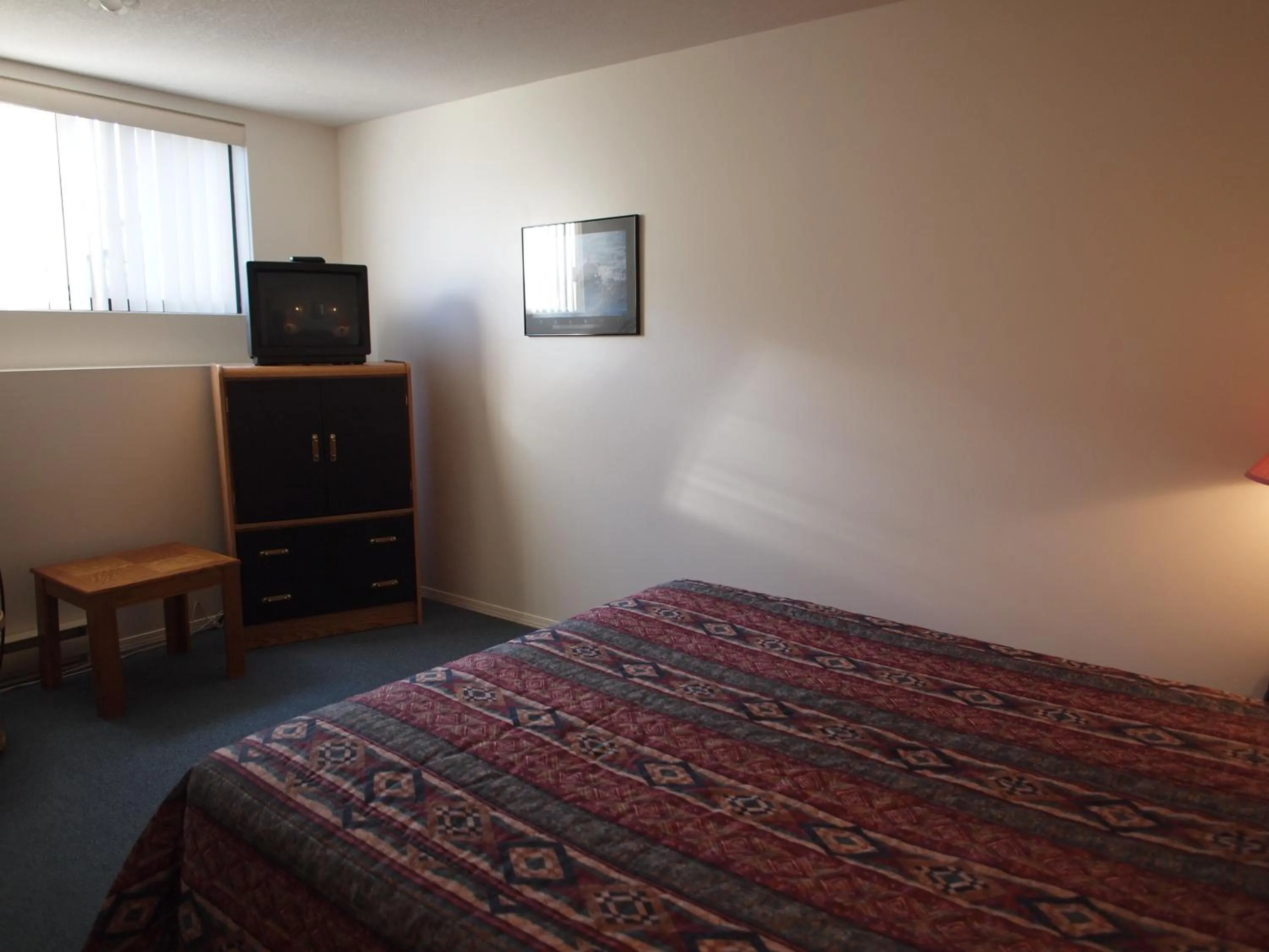 Bedroom, Bed in Whale's Tail Guest Suites
