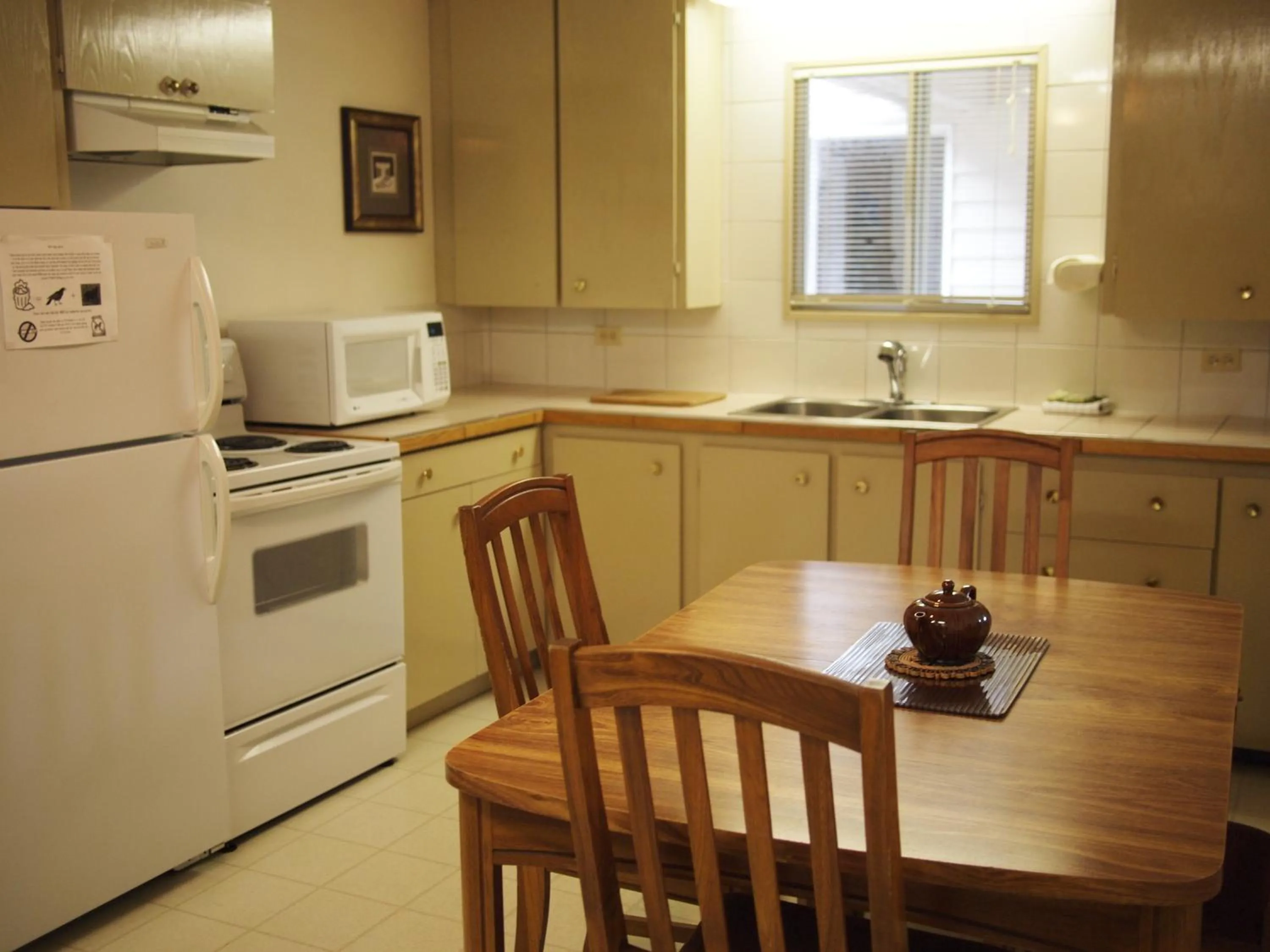 Kitchen or kitchenette in Whale's Tail Guest Suites