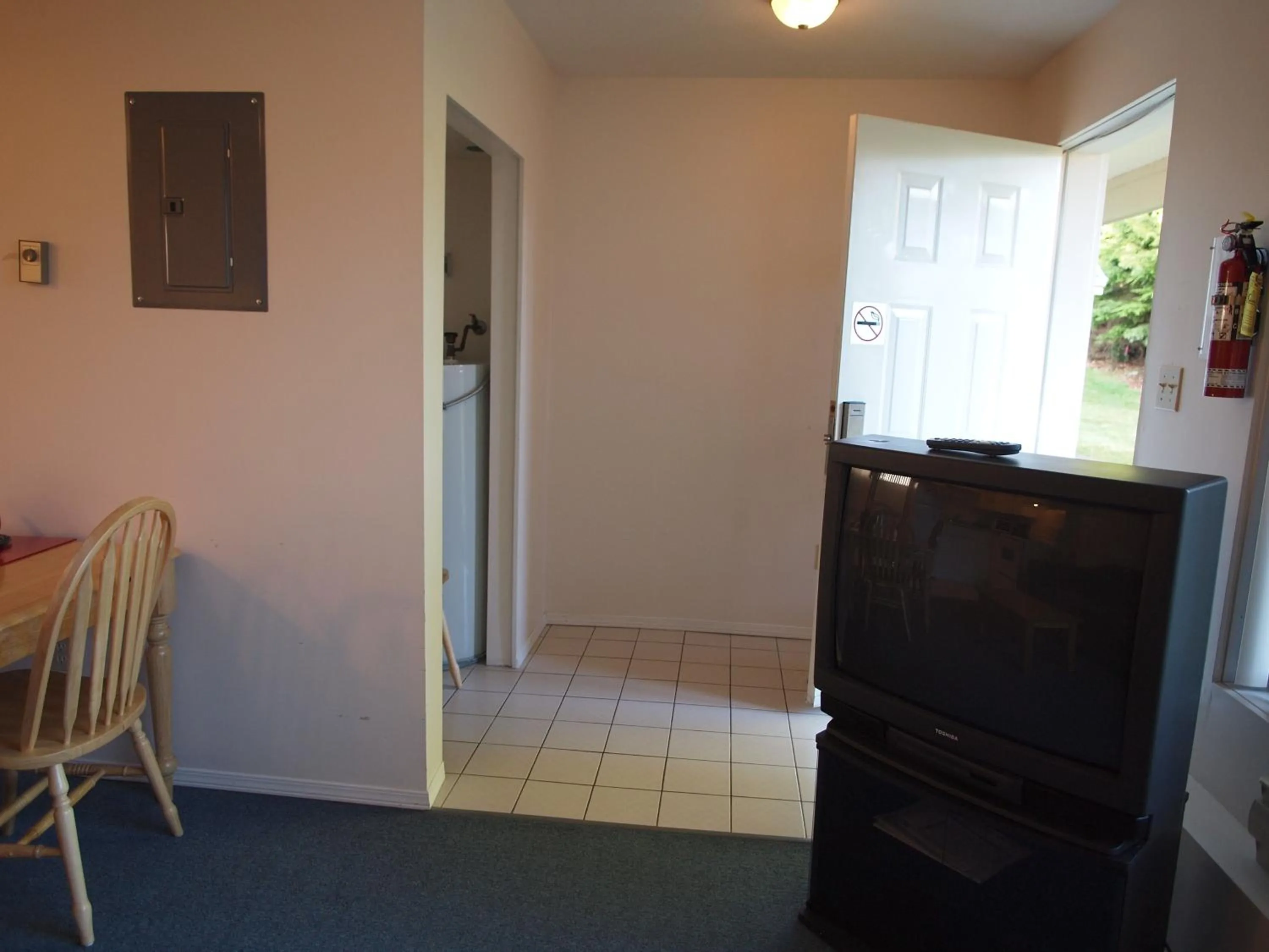 Dining area in Whale's Tail Guest Suites