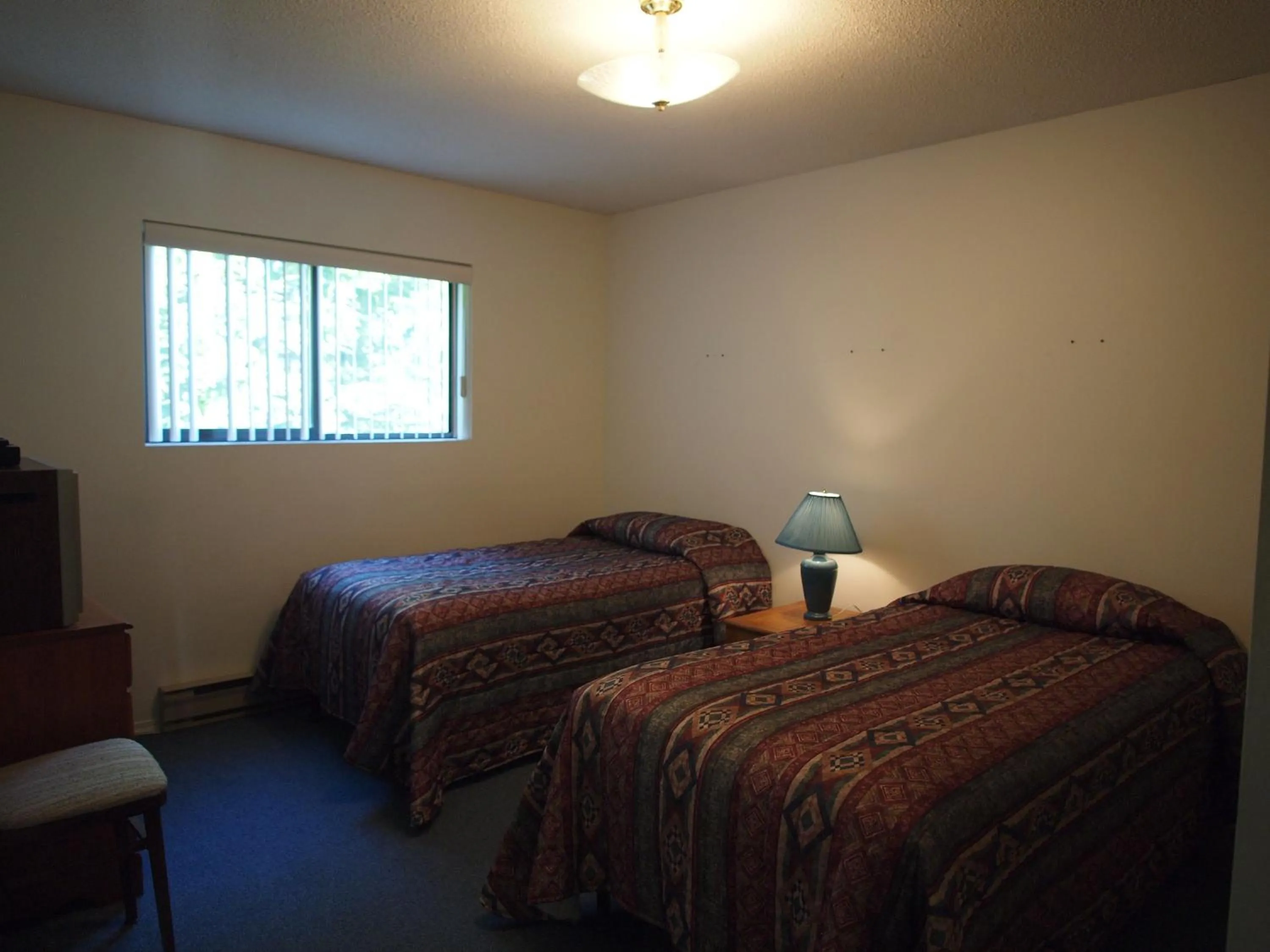 Bathroom, Bed in Whale's Tail Guest Suites