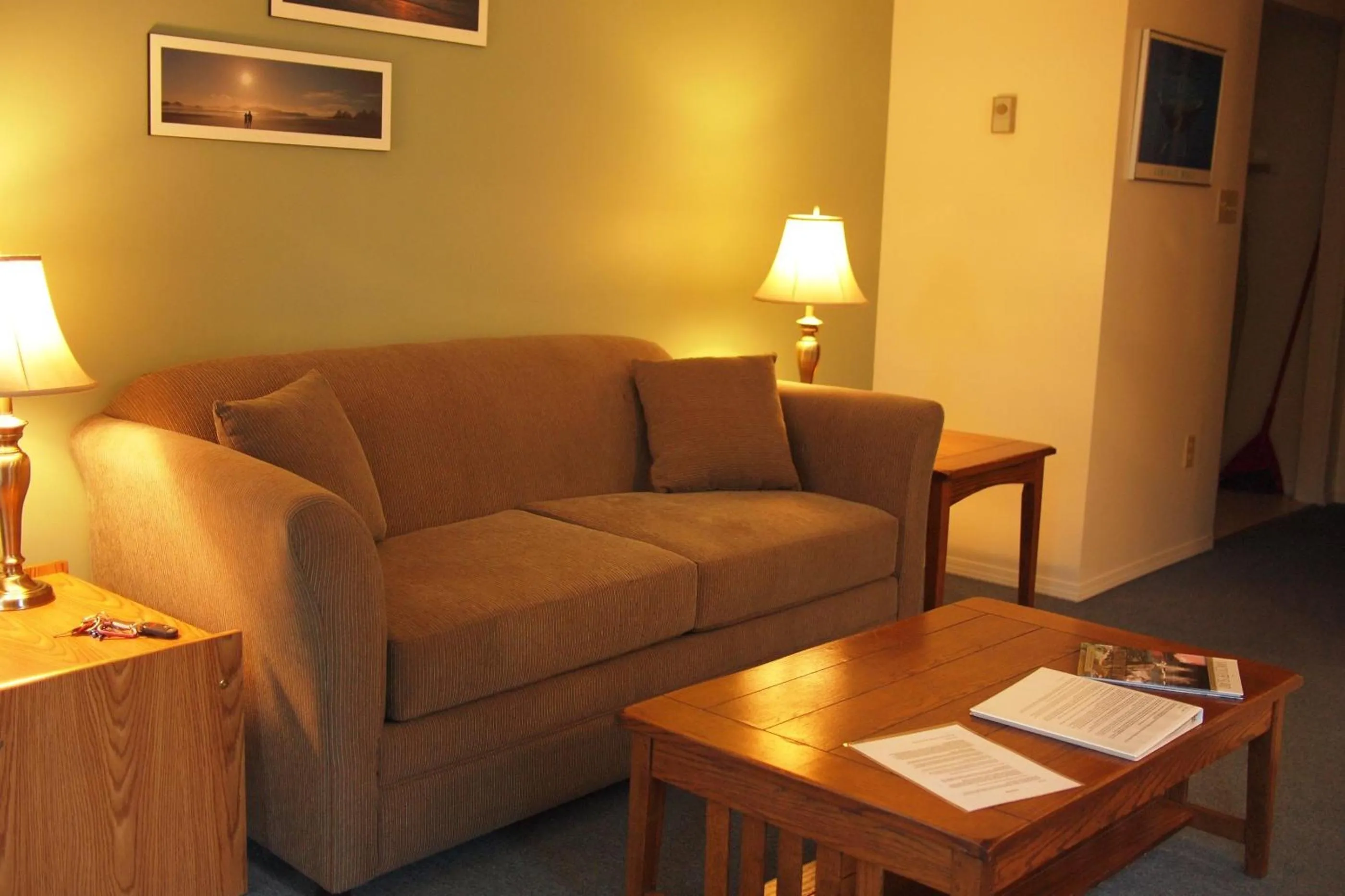 Living room in Whale's Tail Guest Suites