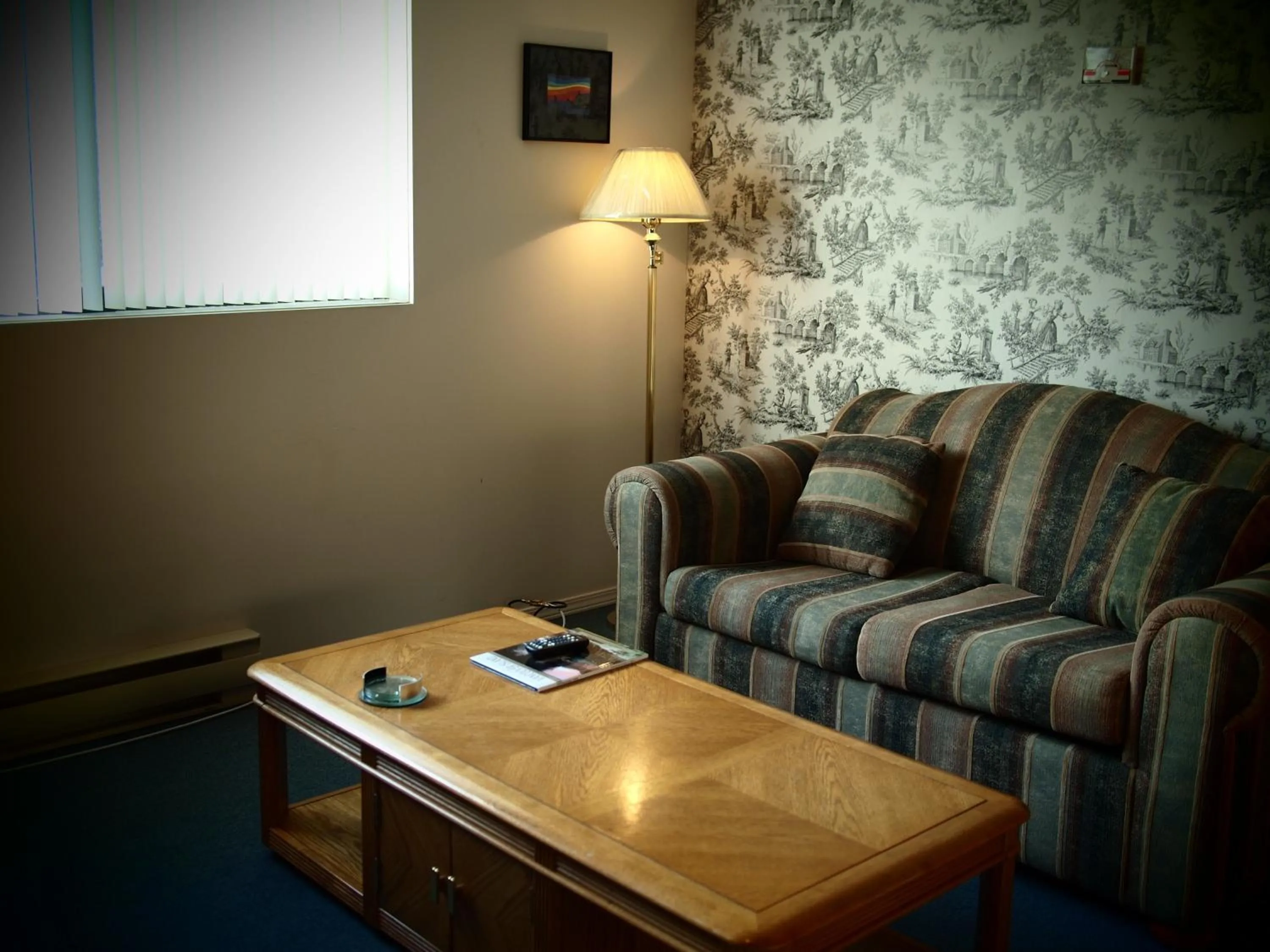 Living room in Whale's Tail Guest Suites