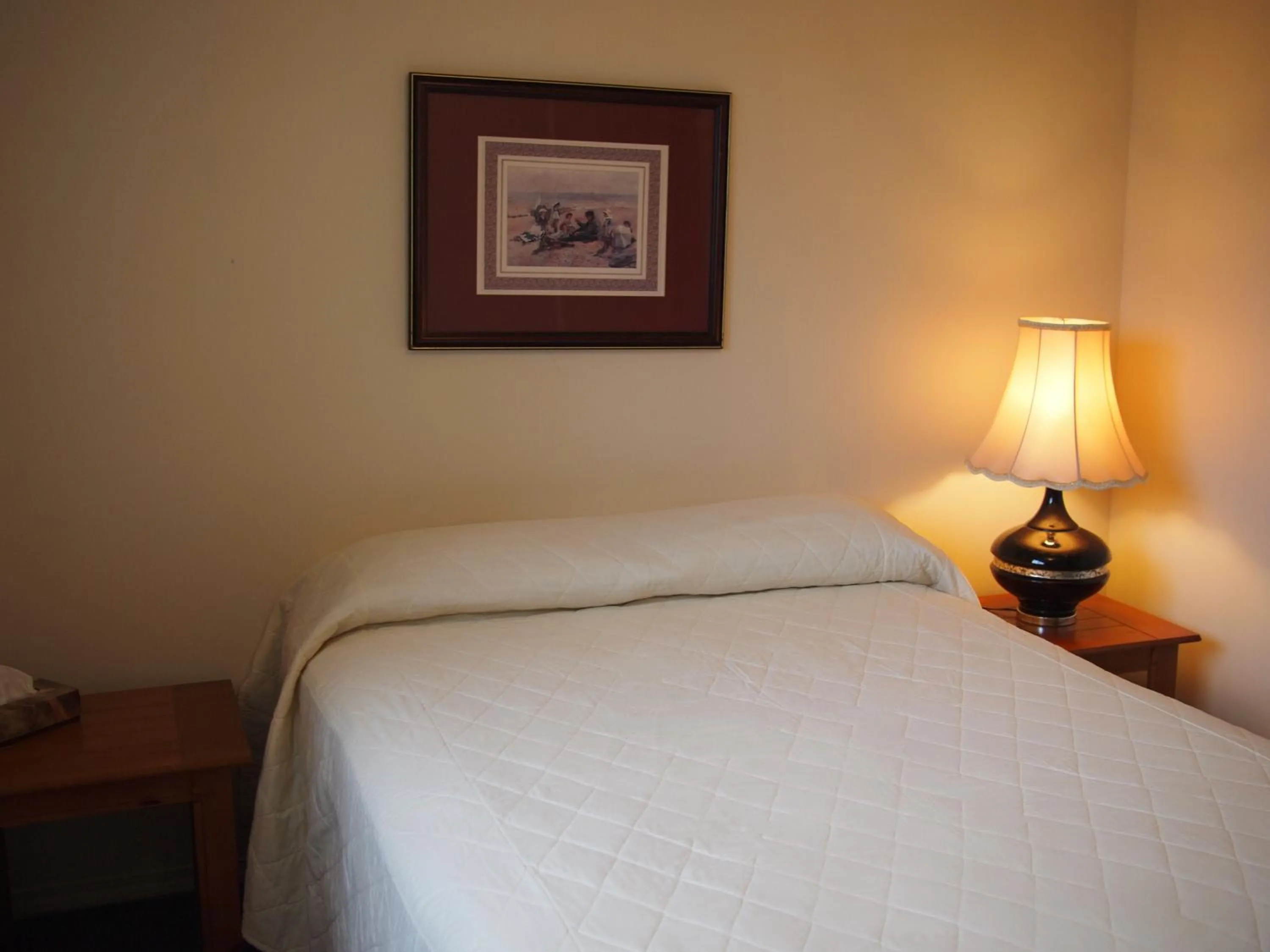 Bedroom, Bed in Whale's Tail Guest Suites