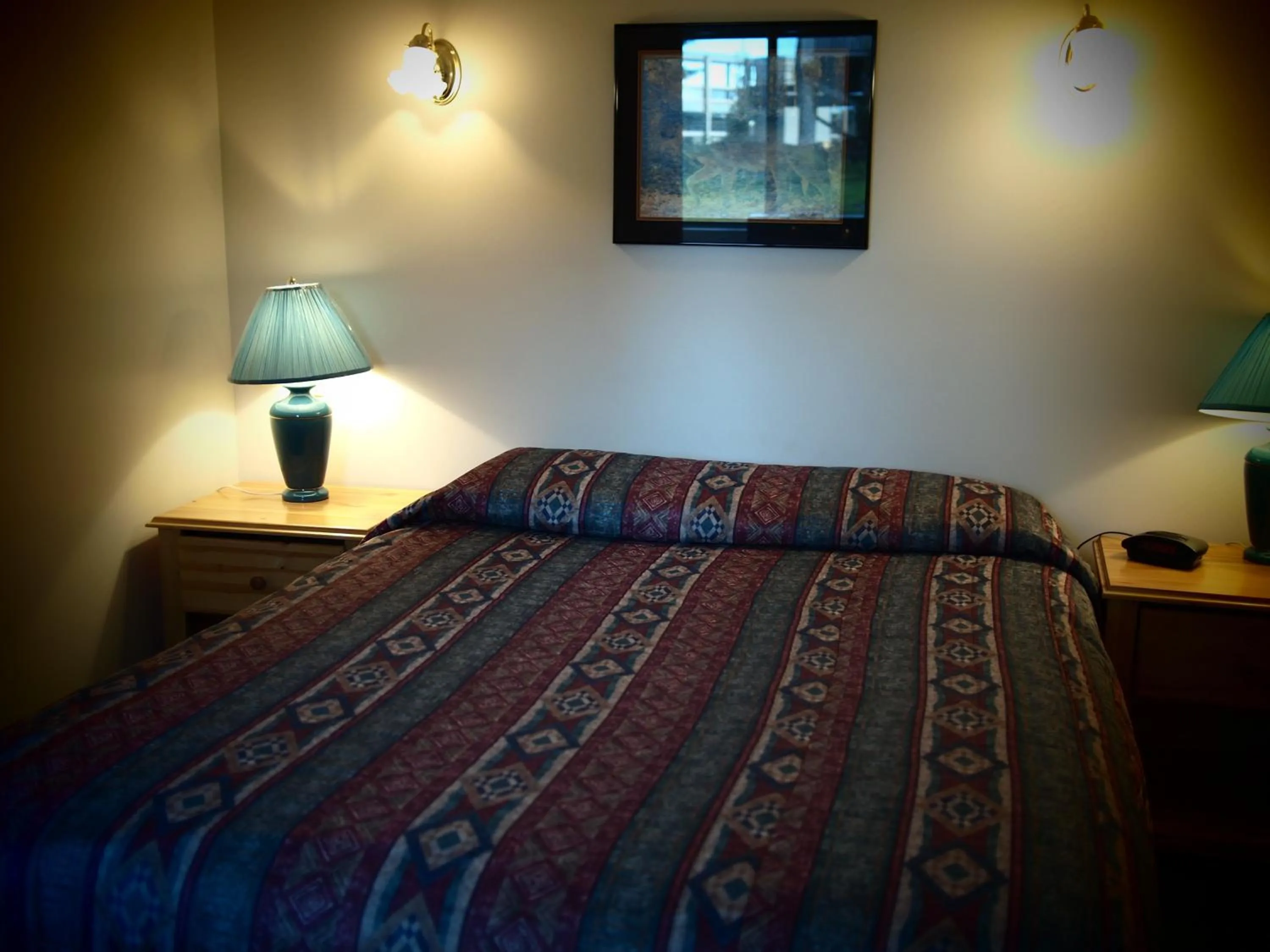Bedroom, Bed in Whale's Tail Guest Suites