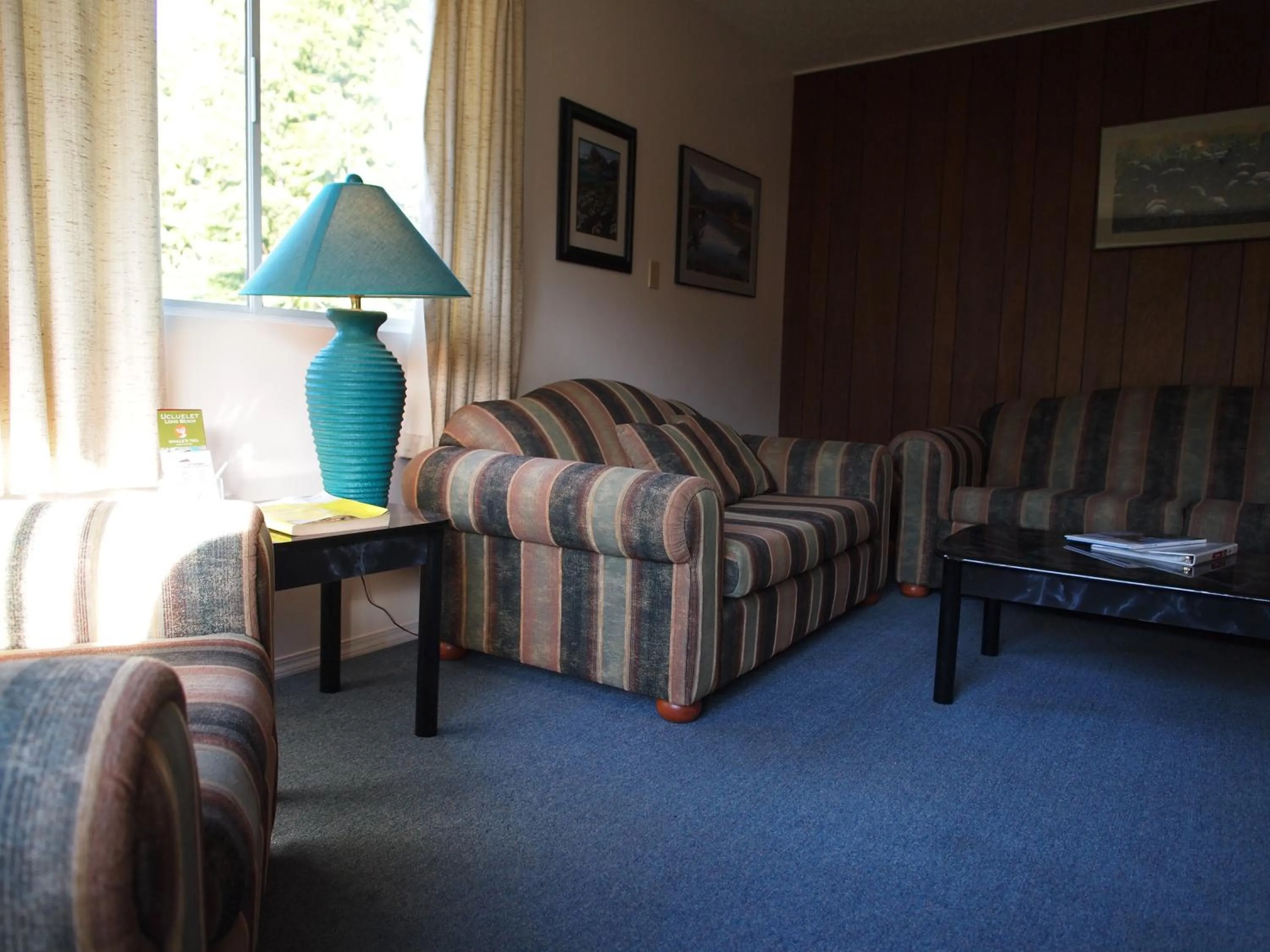 Living room in Whale's Tail Guest Suites
