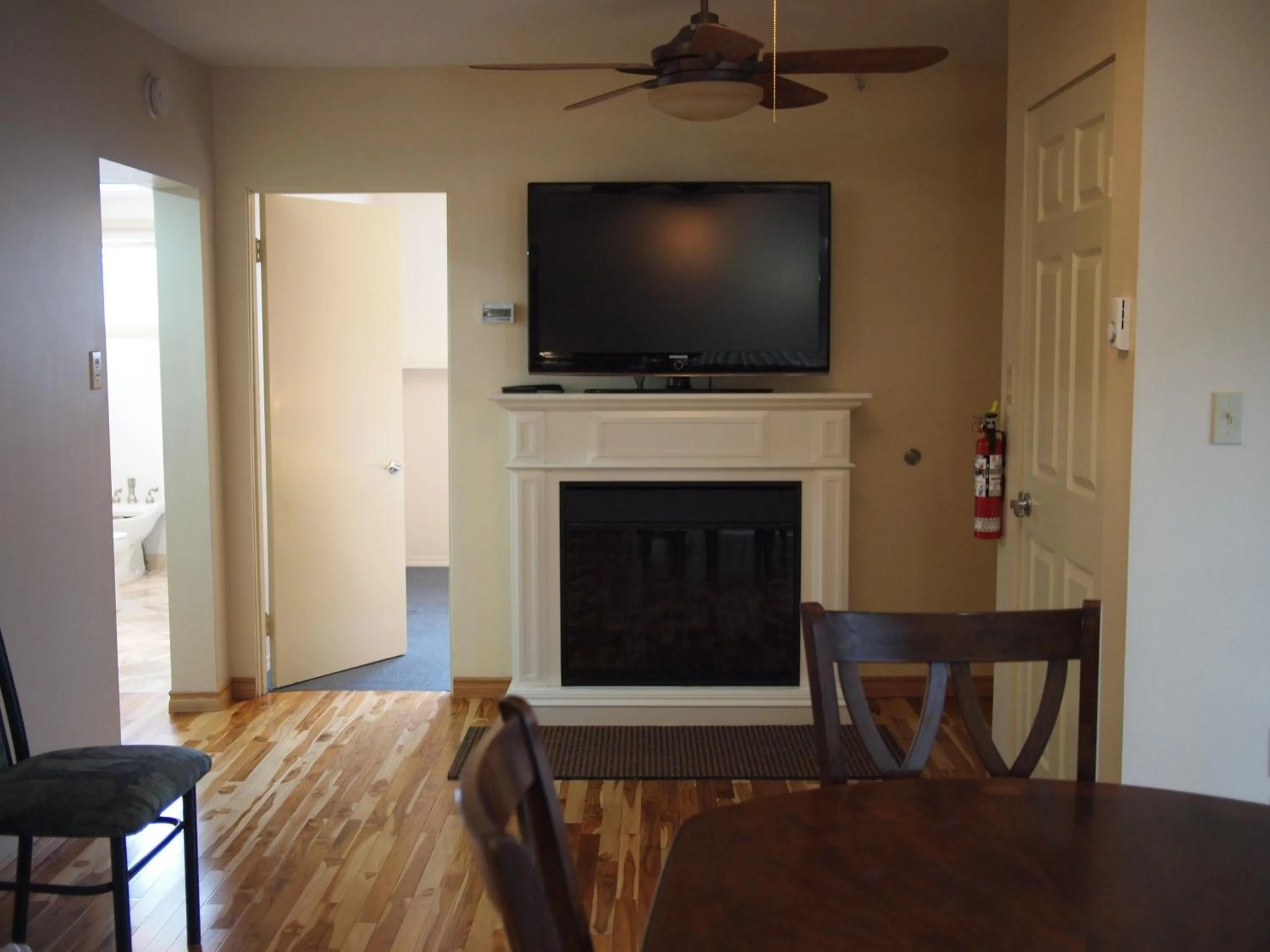 Living room in Whale's Tail Guest Suites