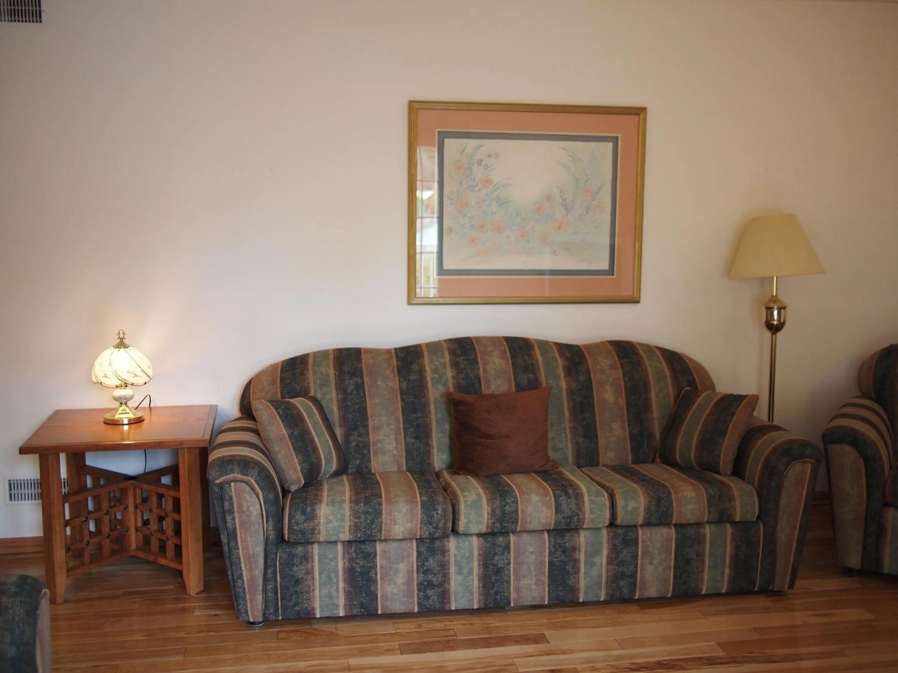 Living room in Whale's Tail Guest Suites