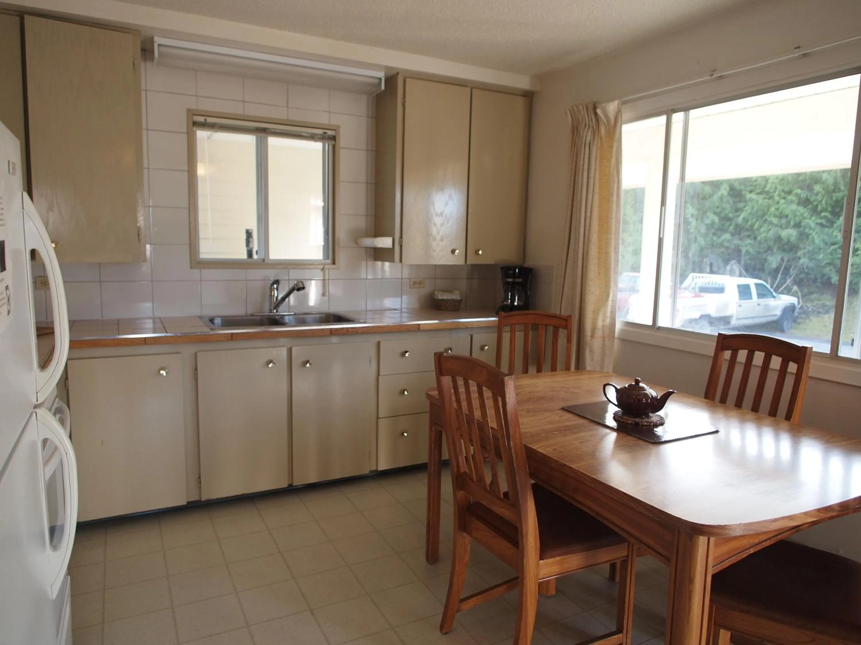 Kitchen or kitchenette in Whale's Tail Guest Suites