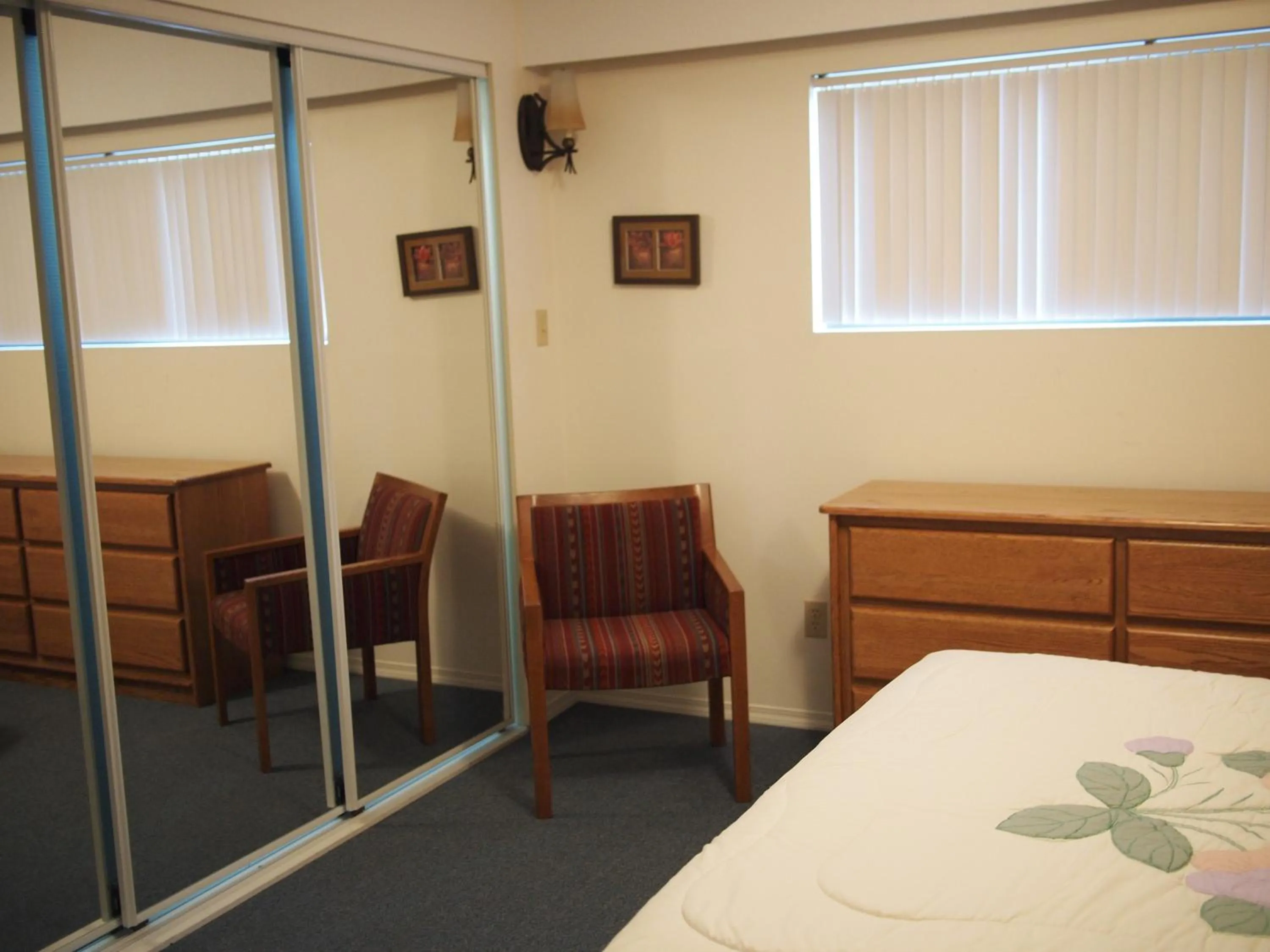 Bedroom, Bed in Whale's Tail Guest Suites