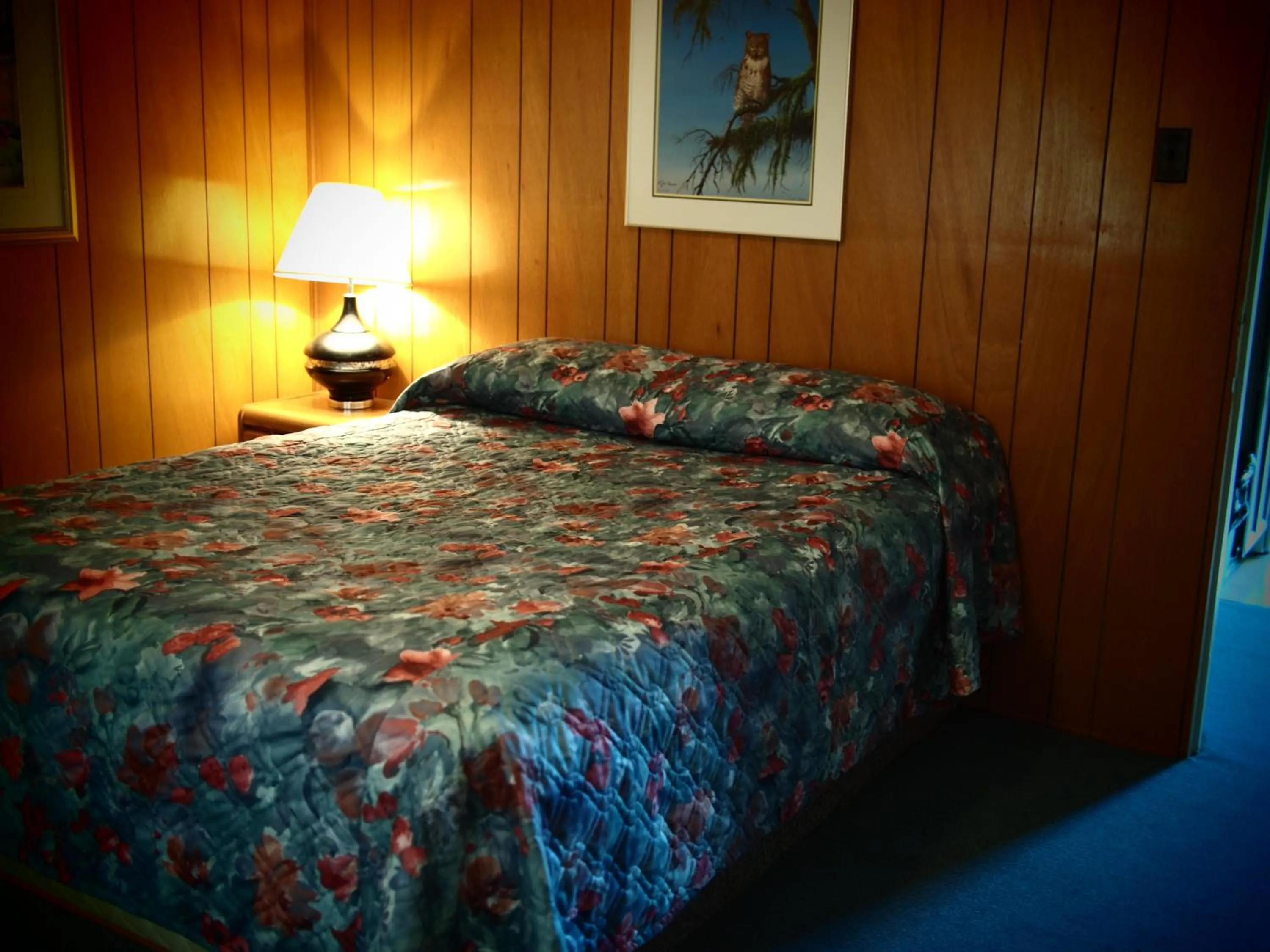 Bedroom, Bed in Whale's Tail Guest Suites