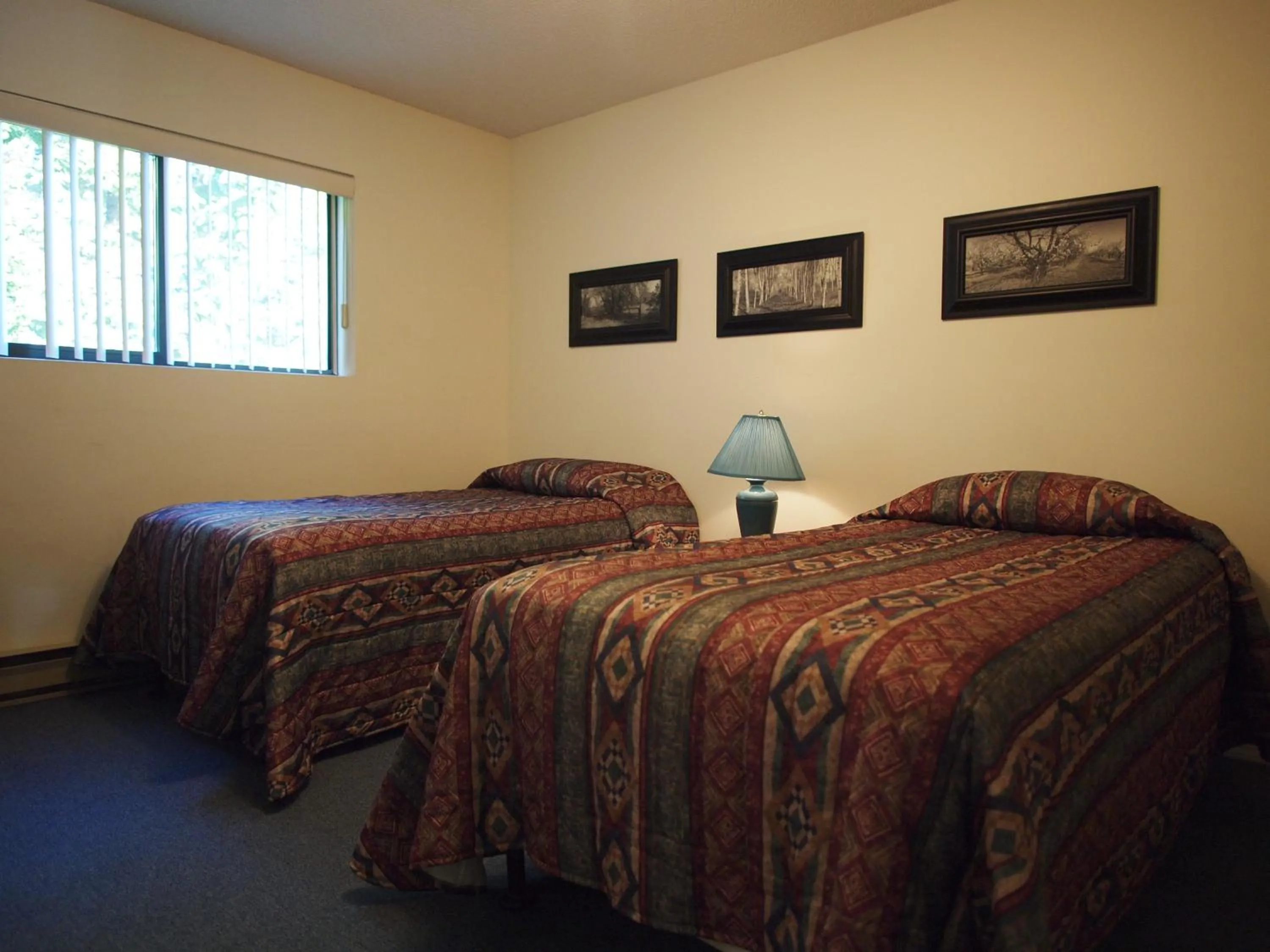 Bedroom, Bed in Whale's Tail Guest Suites