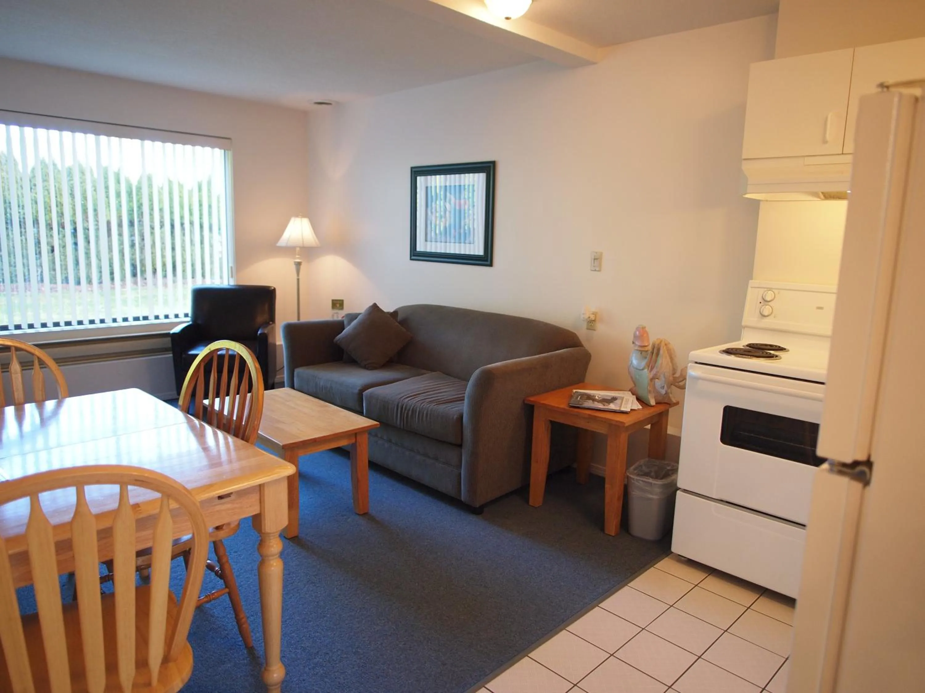 Kitchen or kitchenette in Whale's Tail Guest Suites